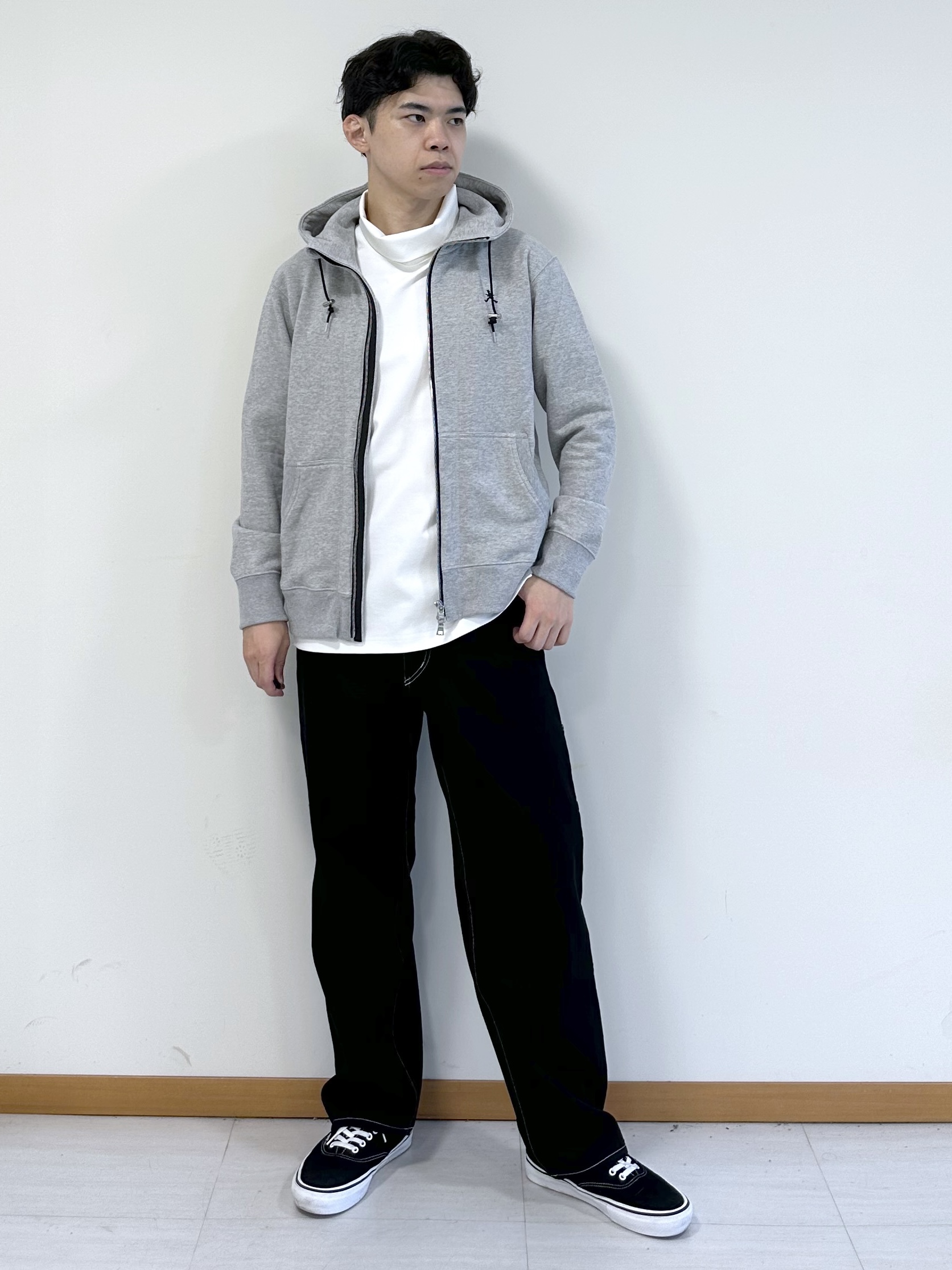 イッシーさんの「TAKEO KIKUCHI｜【BOWLER HAT LABEL】オフタートル プルオーバージャージ」を使ったコーディネート