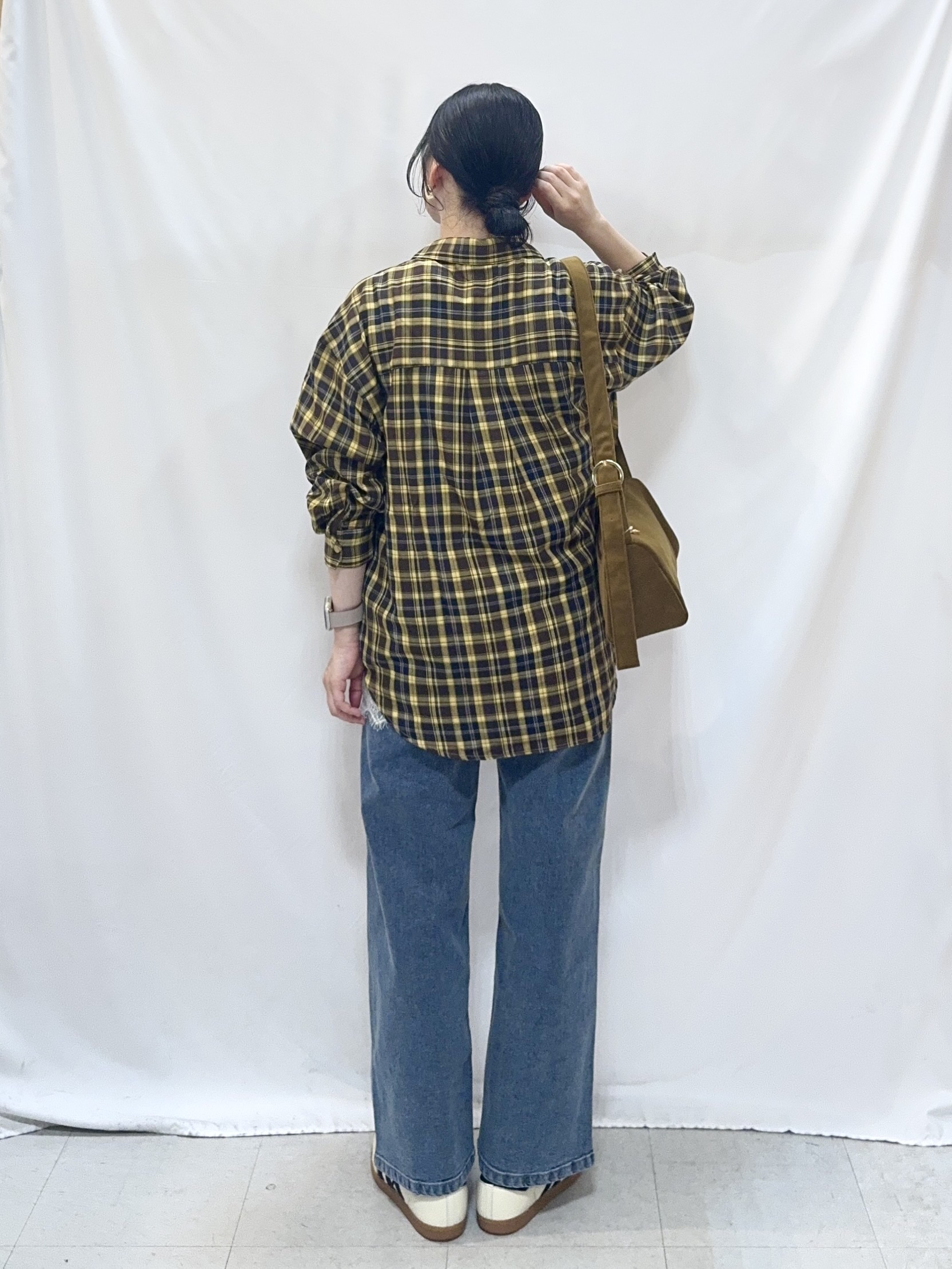 𝐇𝐢𝐫𝐨𝐦𝐢さんの「SHOO･LA･RUE｜【洗濯後しわになりにくい/S-LL】選べる6パターン 羽織としても活躍する ベーシックシャツ」を使ったコーディネート