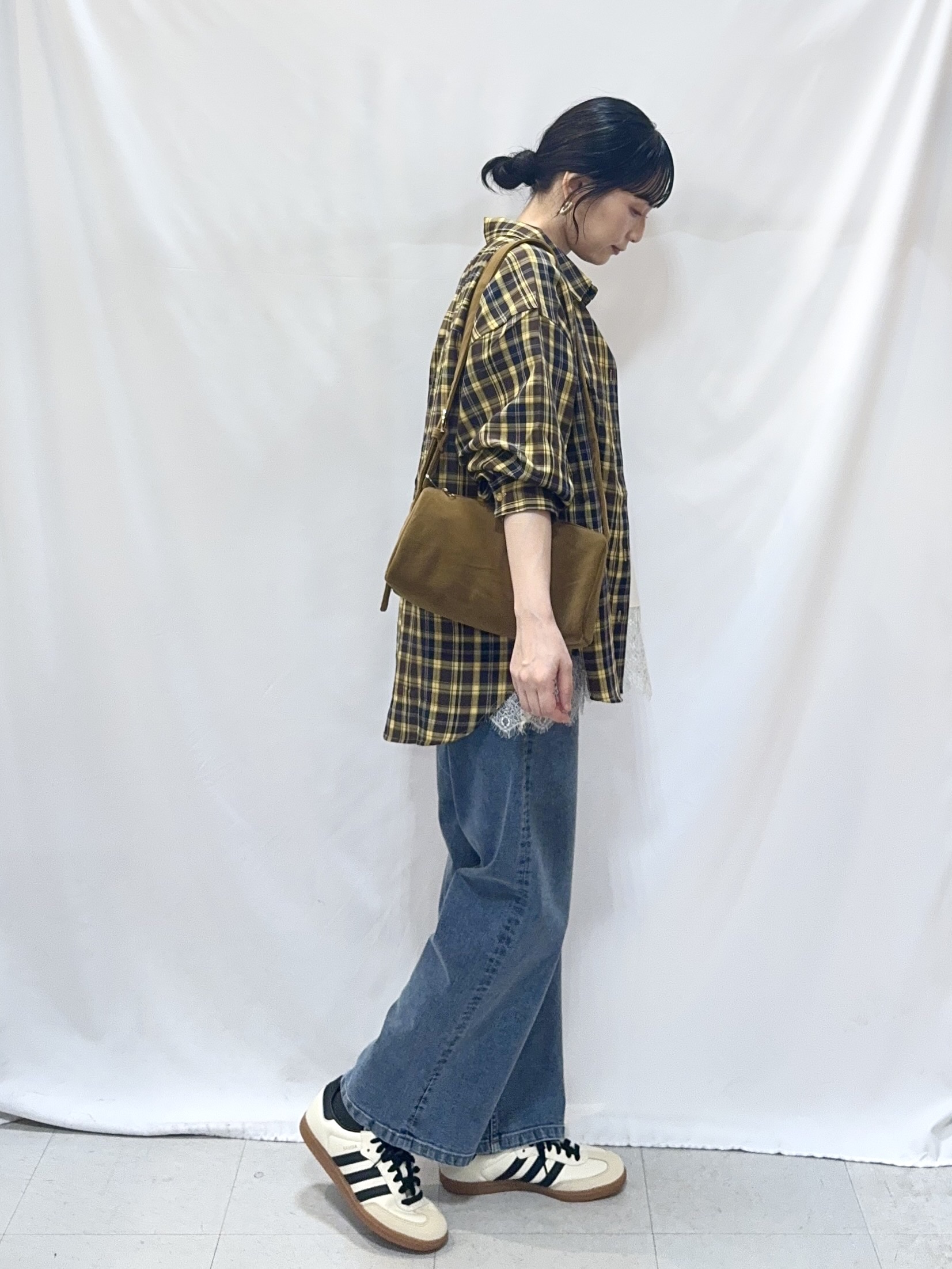 𝐇𝐢𝐫𝐨𝐦𝐢さんの「SHOO･LA･RUE｜【洗濯後しわになりにくい/S-LL】選べる6パターン 羽織としても活躍する ベーシックシャツ」を使ったコーディネート