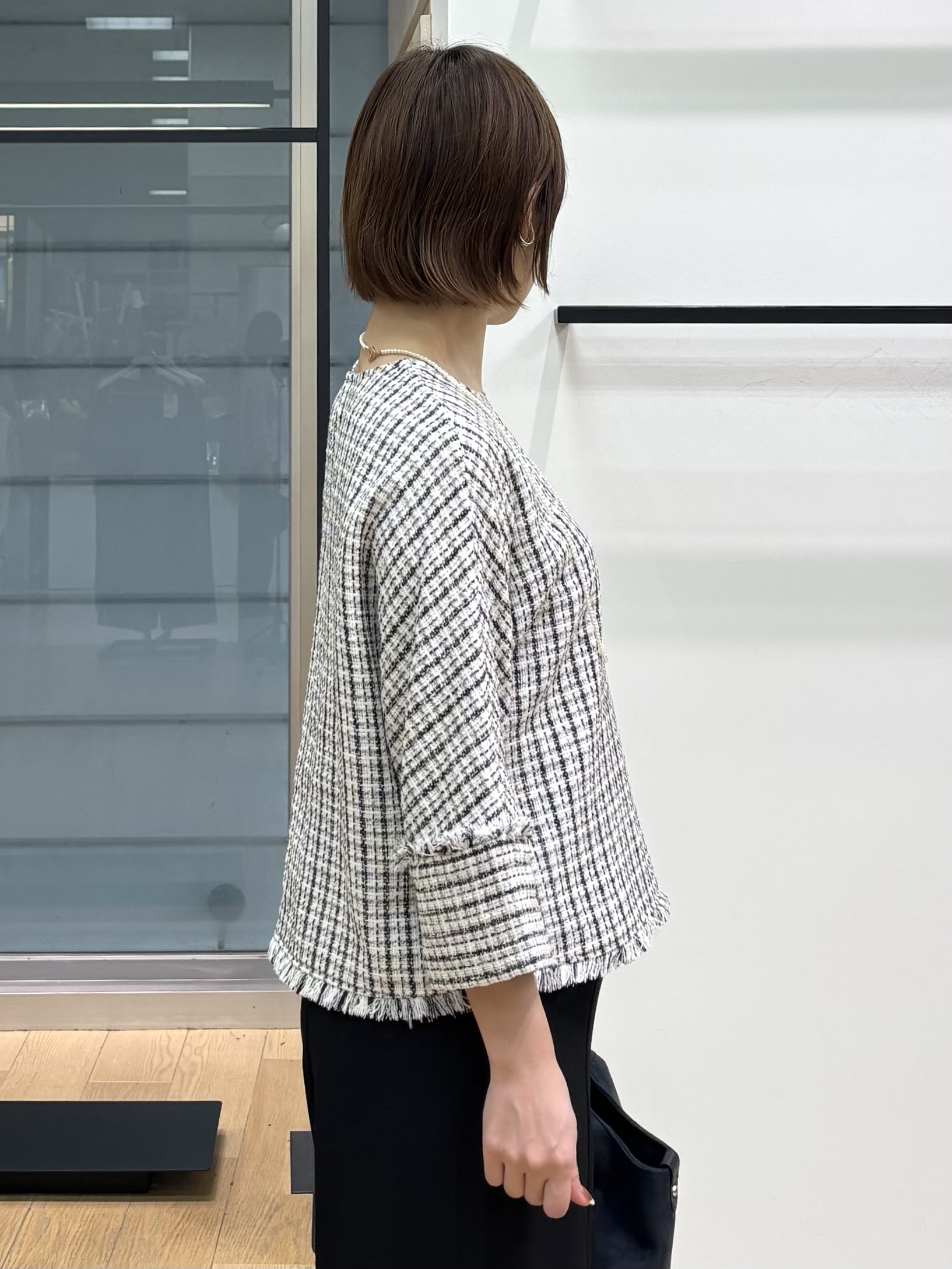 asamiさんの「INDIVI｜【華やか／1枚でサマになる】上品ツイードブラウス」を使ったコーディネート