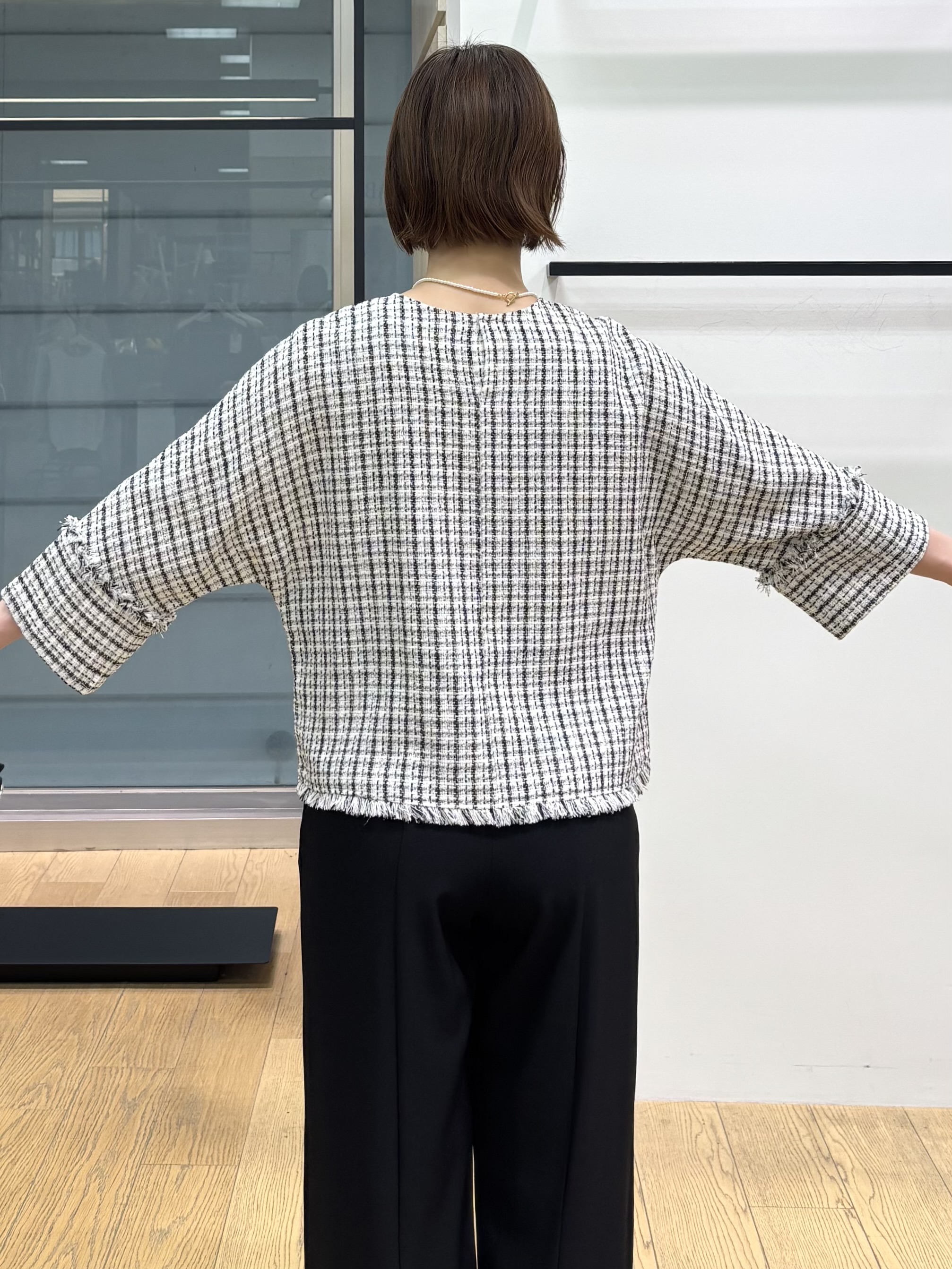 asamiさんの「INDIVI｜【華やか／1枚でサマになる】上品ツイードブラウス」を使ったコーディネート