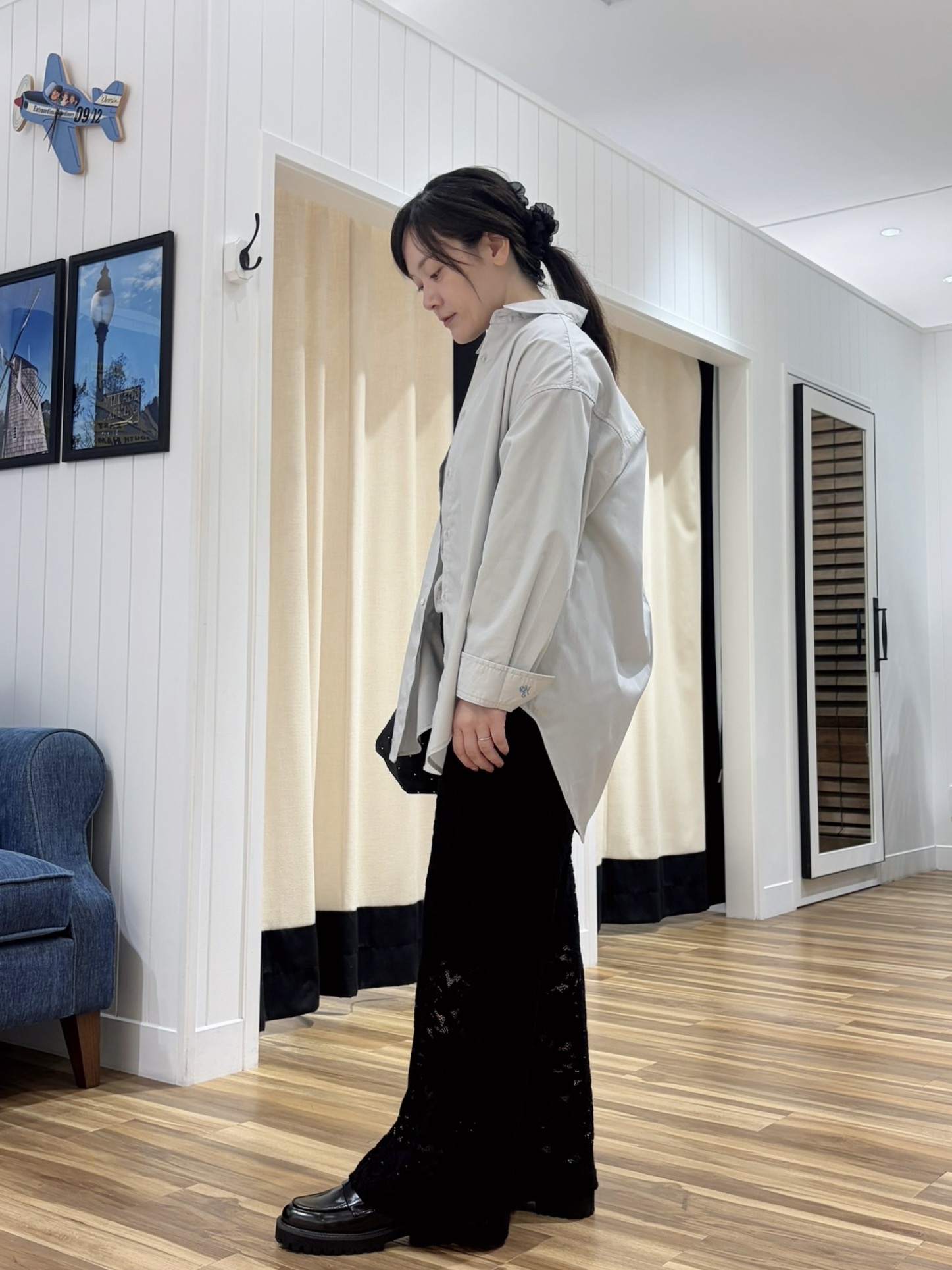 石田亜里紗さんの「Dessin｜【洗える/オンオフ着られる】袖裏ワンポイント刺繍 オーバーシャツ」を使ったコーディネート