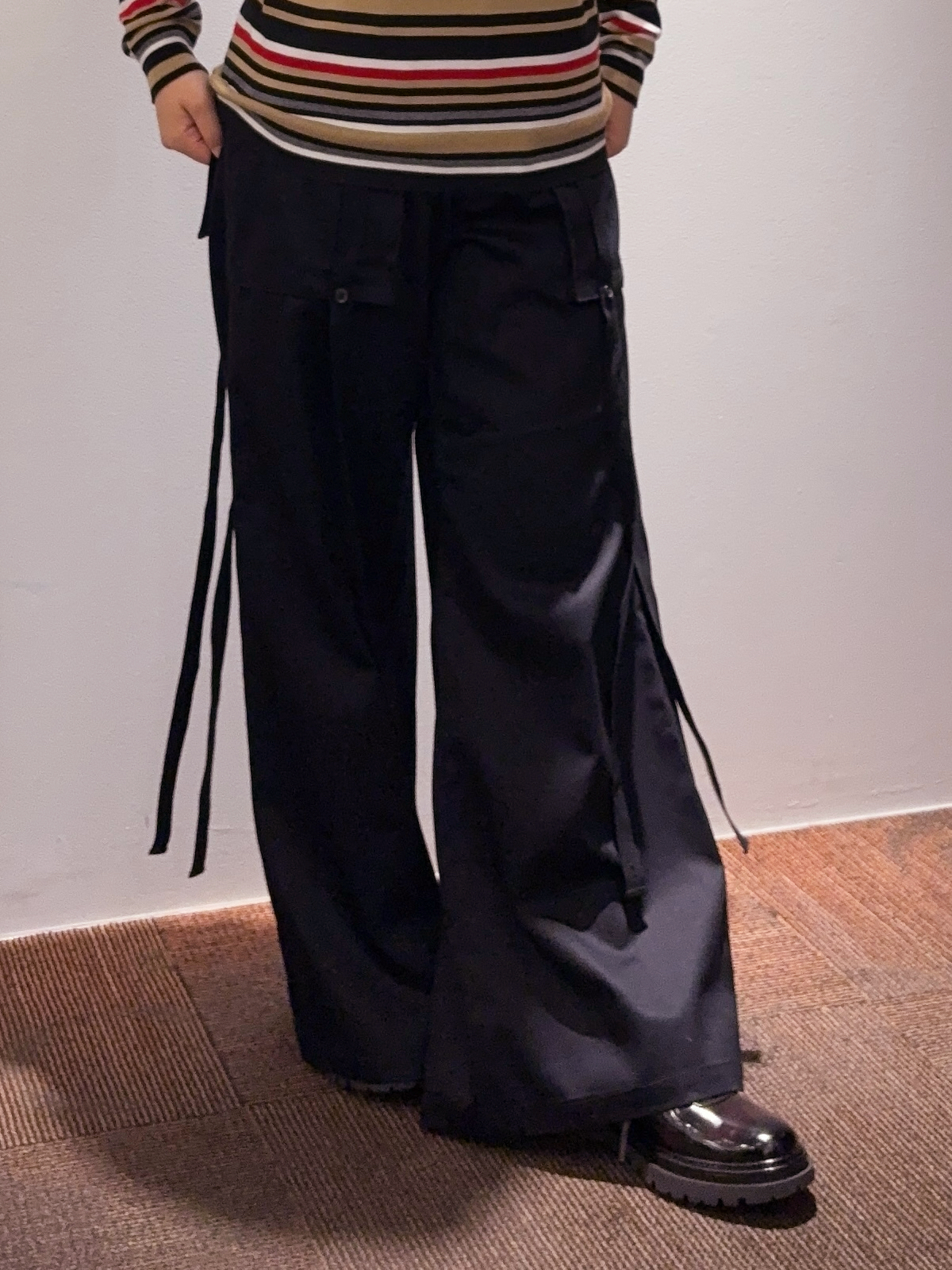 karuさんの「TAKEO KIKUCHI｜カツラギパラシュートパンツ」を使ったコーディネート