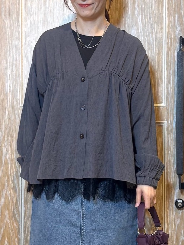 KAORIさんの「SHOO･LA･RUE｜【S-LL/洗濯機可】着痩せシルエット シャーリングシャツカーディガン」を使ったコーディネート
