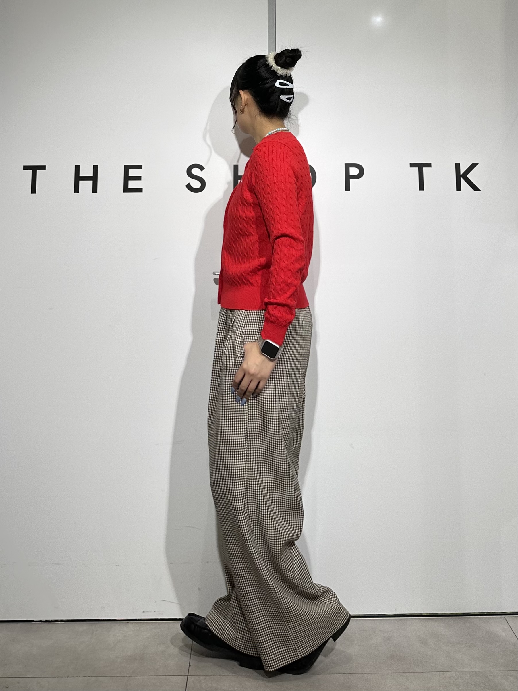 cottonさんの「THE SHOP TK｜POLO BCS/ケーブルクルーカーディガン」を使ったコーディネート
