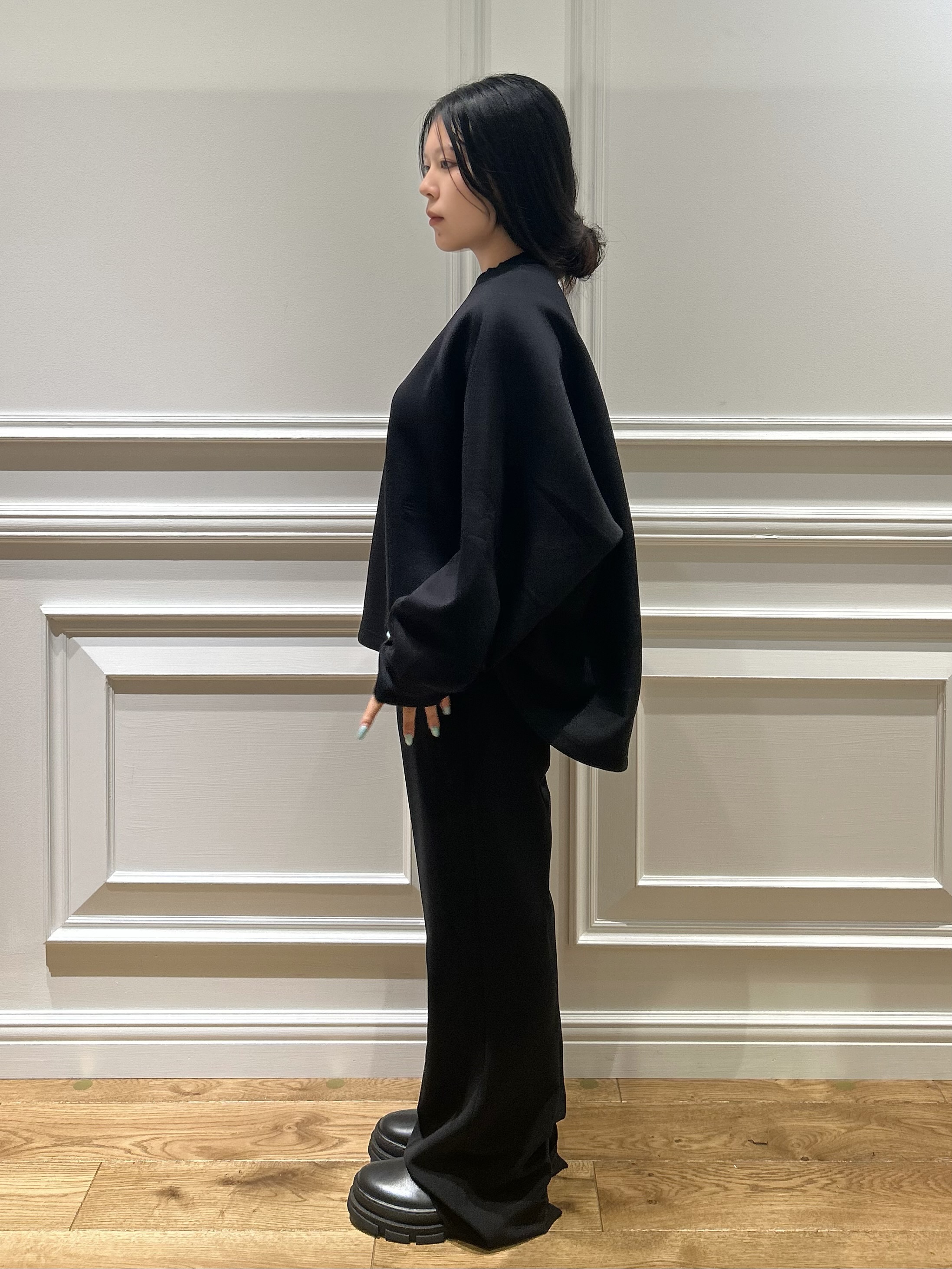 とりみさんの「DRESSTERIOR｜ダブルクロスストレッチフレアパンツ」を使ったコーディネート