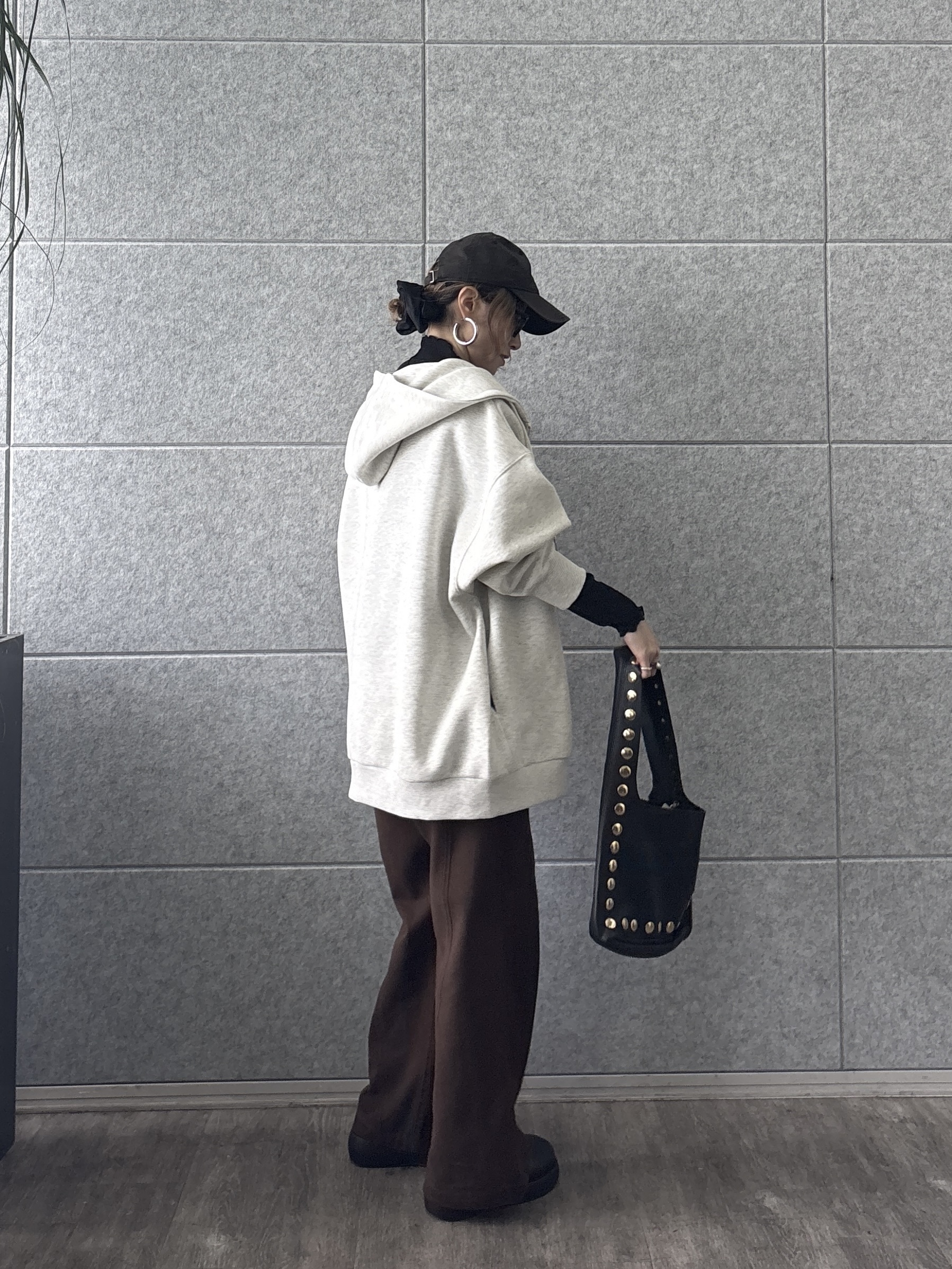 kotakiさんの「INDIVI｜シアーラメハイネックカットソー」を使ったコーディネート