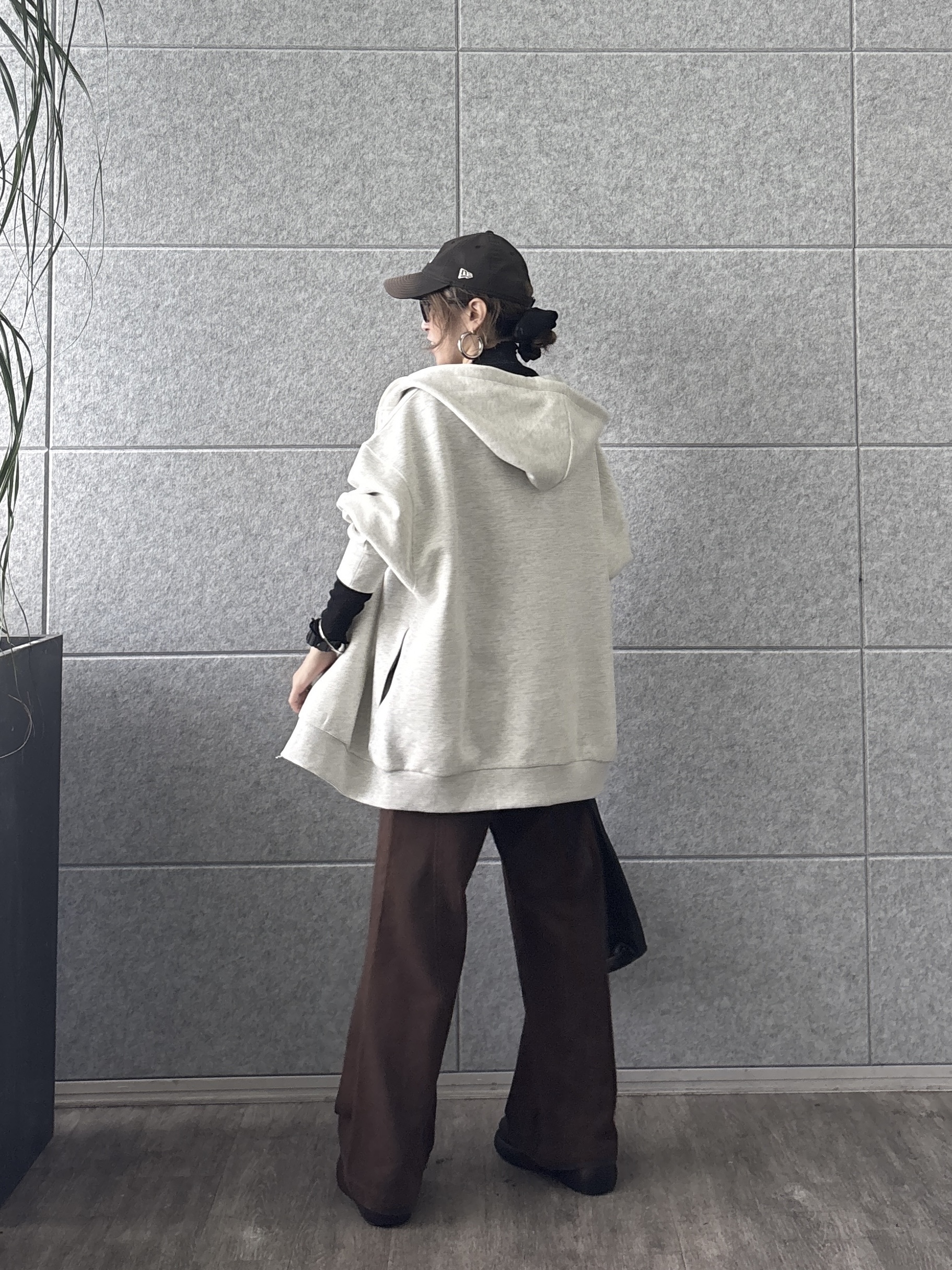 kotakiさんの「INDIVI｜シアーラメハイネックカットソー」を使ったコーディネート