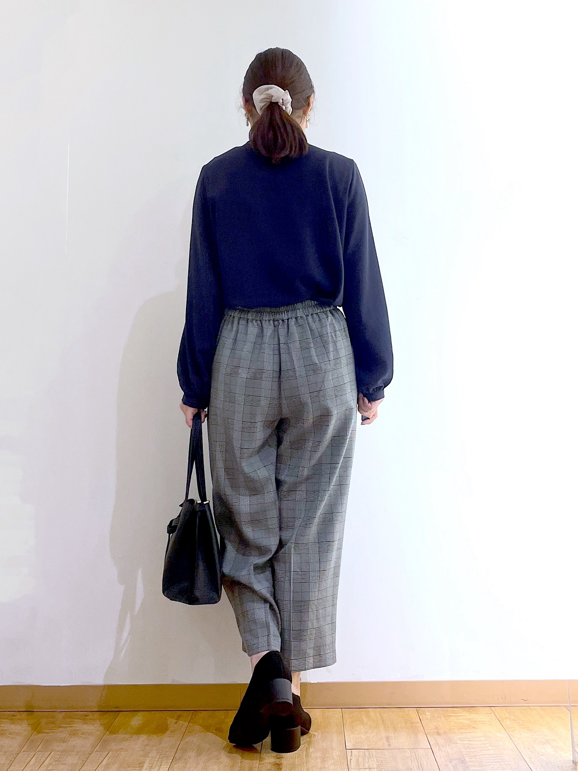 かのさんの「SHOO･LA･RUE｜【通勤/UV//S-LL】大人の上品スタイルに ボウタイ風ブラウス」を使ったコーディネート