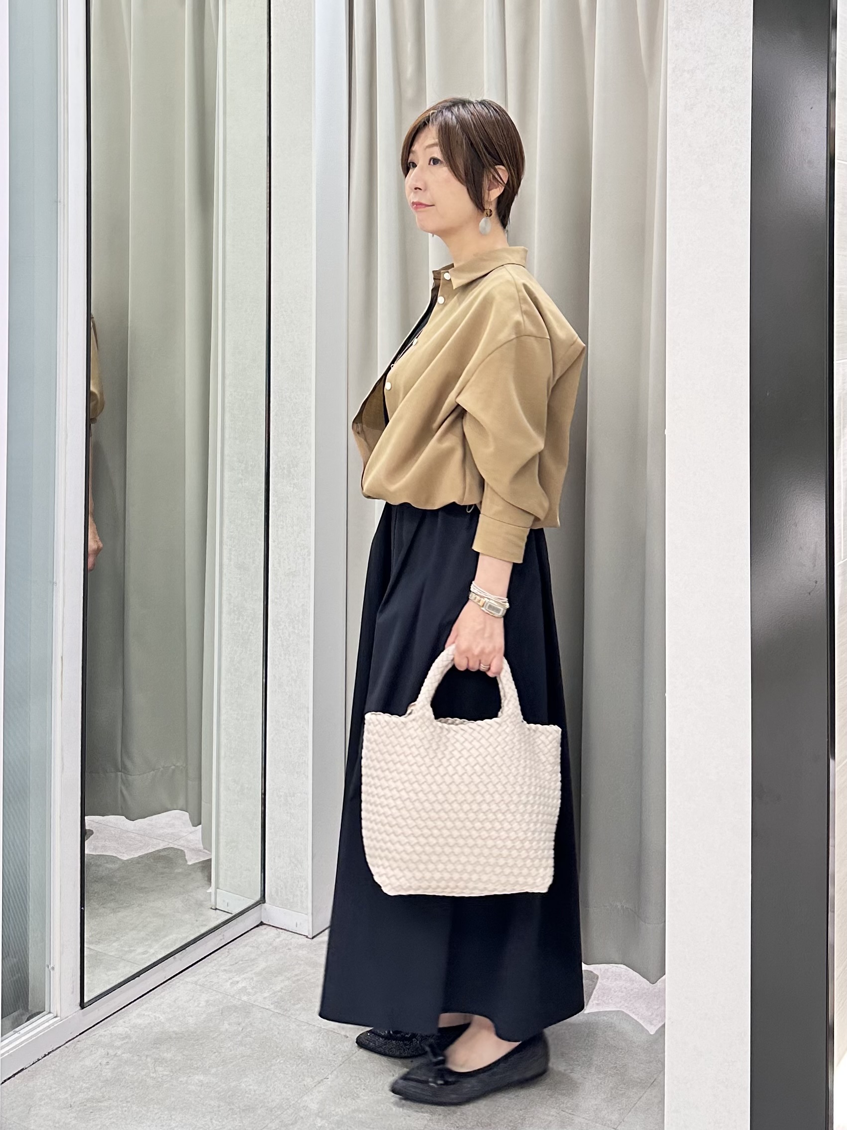 みなこさんの「UNTITLED｜【秋羽織り/セットアップ可/UVカット】エアリークールドロストシャツ」を使ったコーディネート