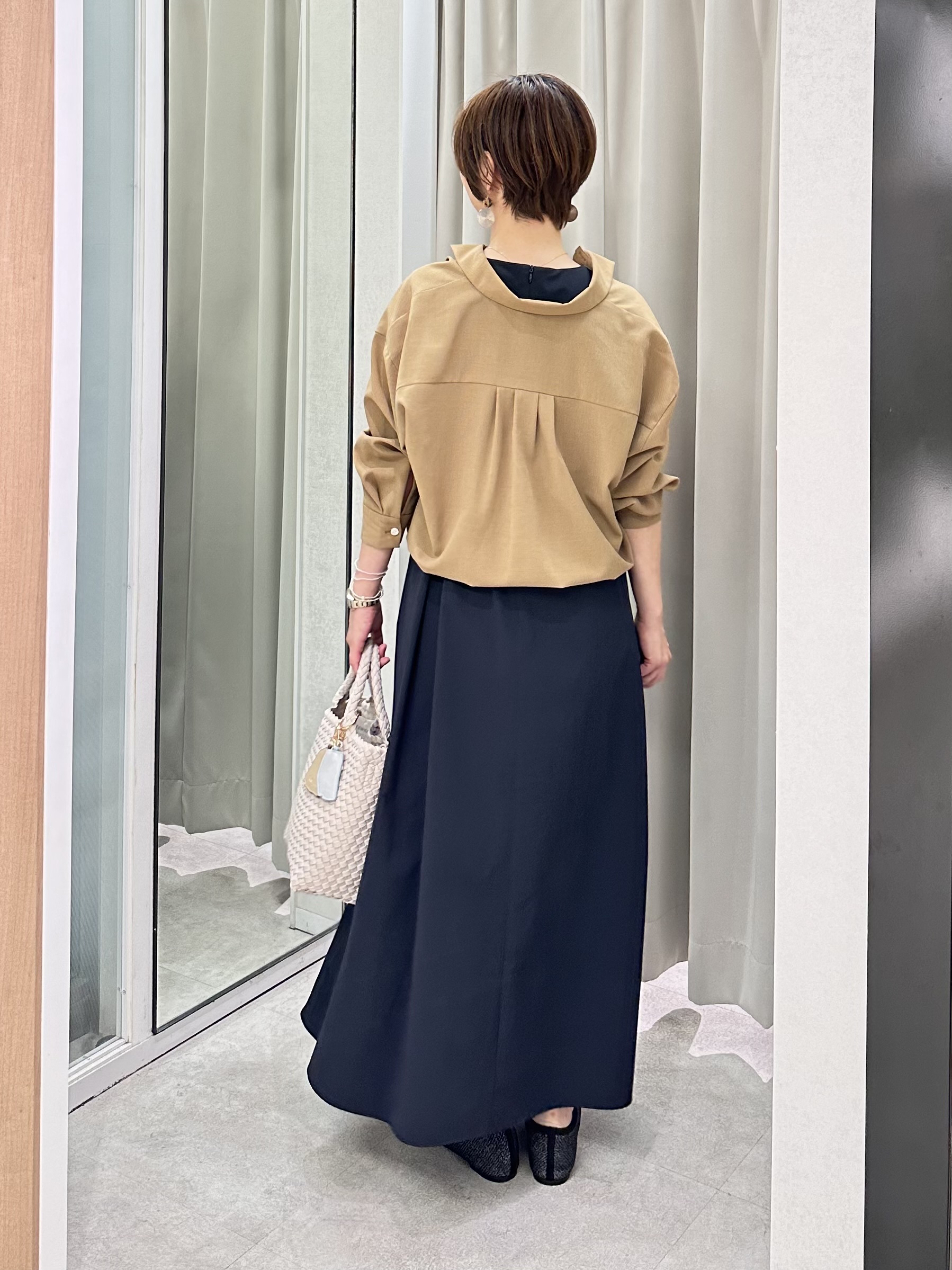 みなこさんの「UNTITLED｜【秋羽織り/セットアップ可/UVカット】エアリークールドロストシャツ」を使ったコーディネート