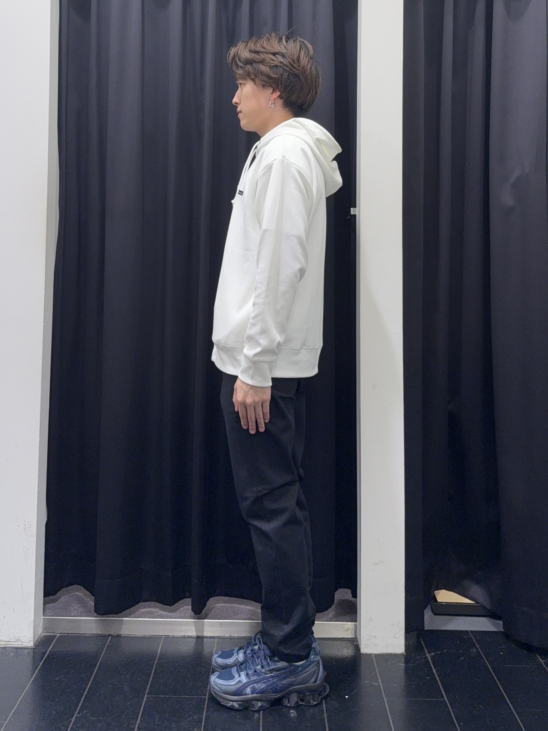 カシマさんの「THE SHOP TK｜【洗濯機OK／ユニセックス】ダンボール ロゴパーカ」を使ったコーディネート
