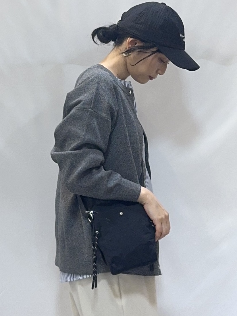 𝐇𝐢𝐫𝐨𝐦𝐢さんの「SHOO･LA･RUE｜【セットアップ可/洗濯機可】軽やかに羽織れる スポンディッシュ ニットカーディガン」を使ったコーディネート