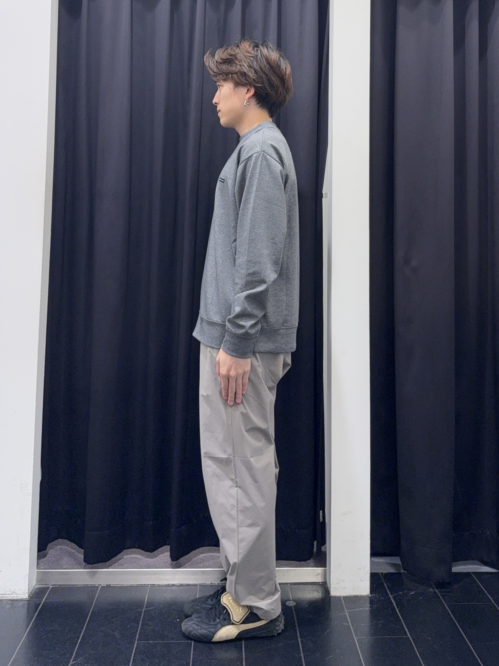 カシマさんの「THE SHOP TK｜【洗濯機OK／ユニセックス】ダンボール ロゴスウェット」を使ったコーディネート