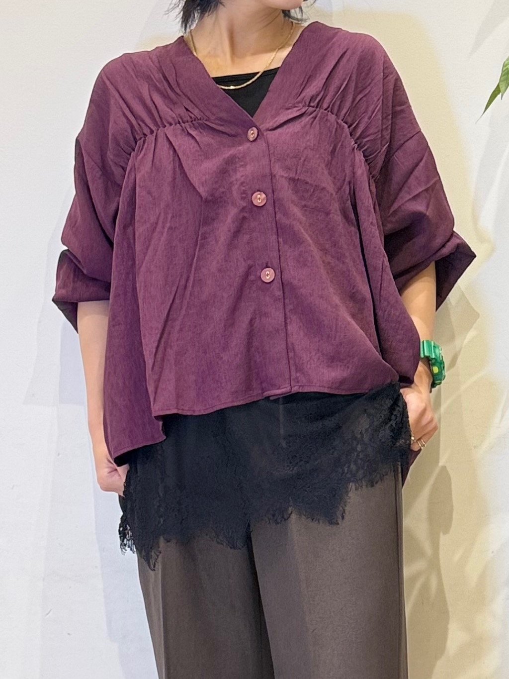 misakiさんの「SHOO･LA･RUE｜【前後2WAY/洗濯機可】レイヤードの幅広がる 旬顔裾レースタンクトップ」を使ったコーディネート