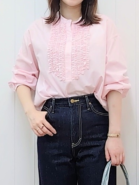 itoさんの「Dessin｜【高レビュー/洗える/7色展開】フロントフリルブラウス」を使ったコーディネート