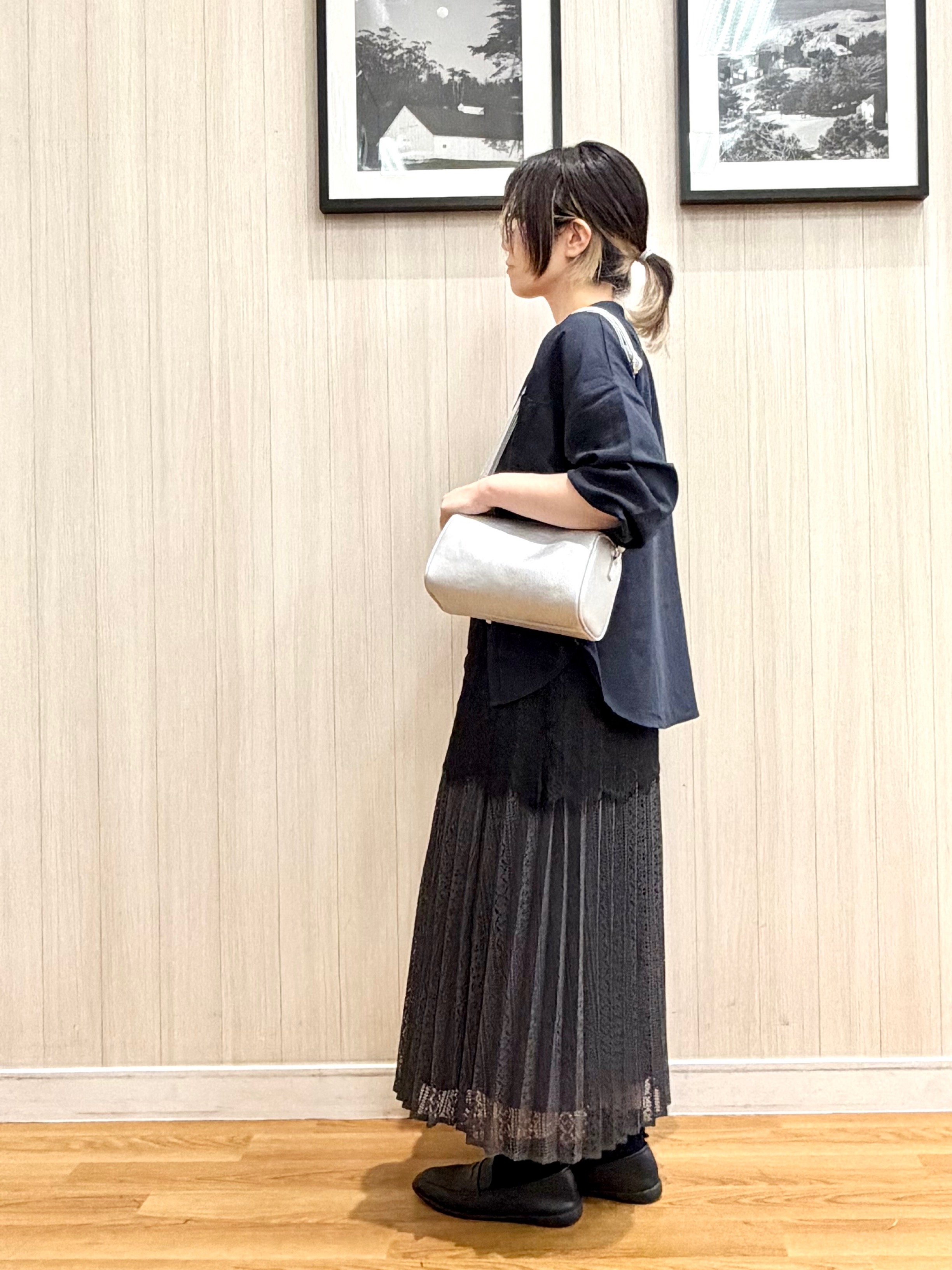 ユ（yu）さんの「SHOO･LA･RUE｜【洗濯後しわになりにくい/S-LL】キーネック金ボタンポケットシャツ」を使ったコーディネート