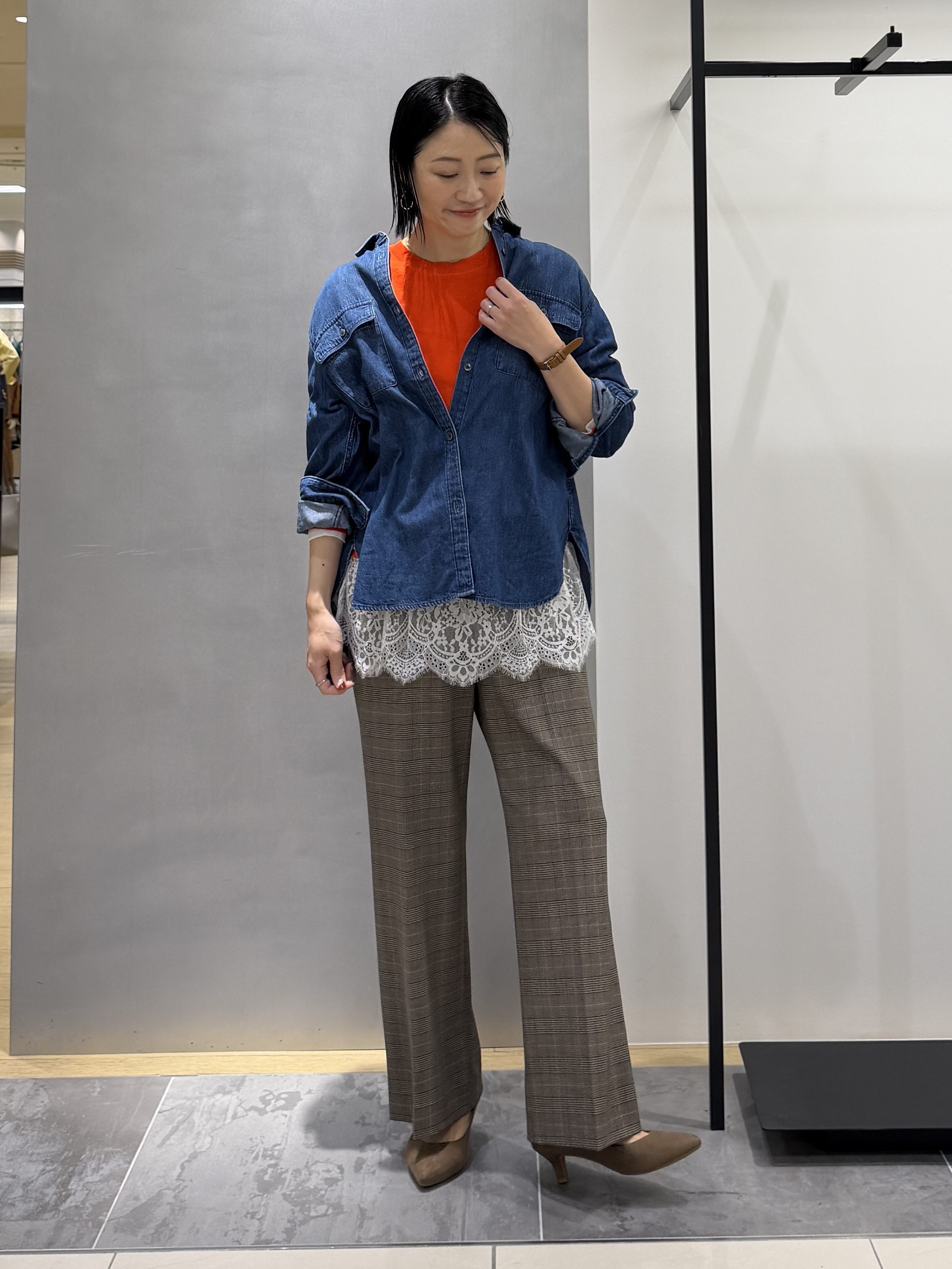 shihoさんの「INDIVI｜【洗える／体型カバー】ライトデニム ワークシャツ」を使ったコーディネート