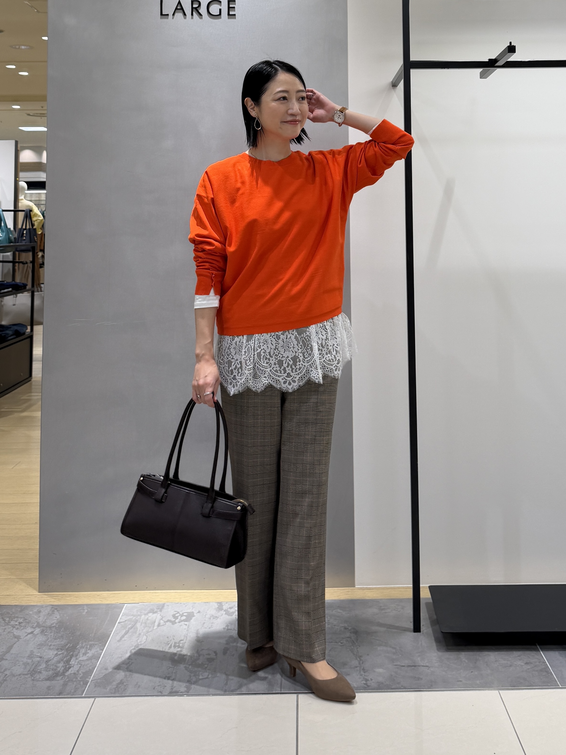 shihoさんの「INDIVI｜【洗える／レイヤードにおすすめ】裾レーストップス」を使ったコーディネート