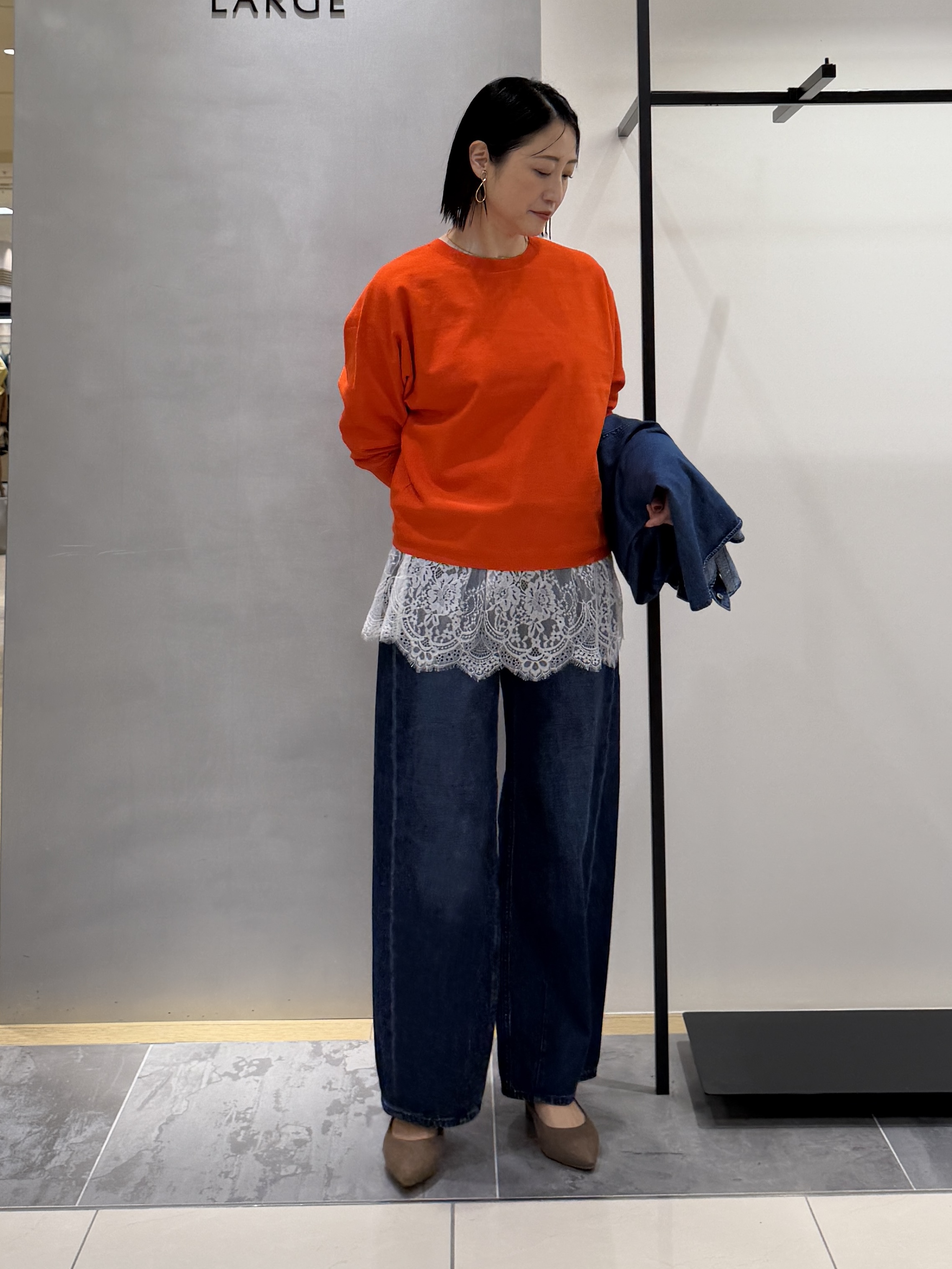 shihoさんの「INDIVI｜【選べる6色／ストレッチ◎】きれいめドルマンスリーブニット」を使ったコーディネート