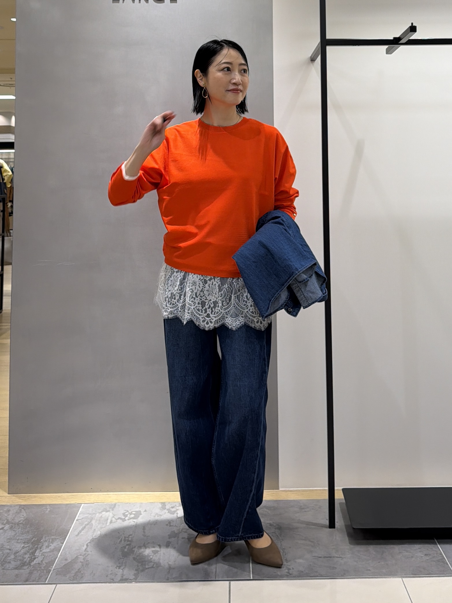 shihoさんの「INDIVI｜【選べる6色／ストレッチ◎】きれいめドルマンスリーブニット」を使ったコーディネート
