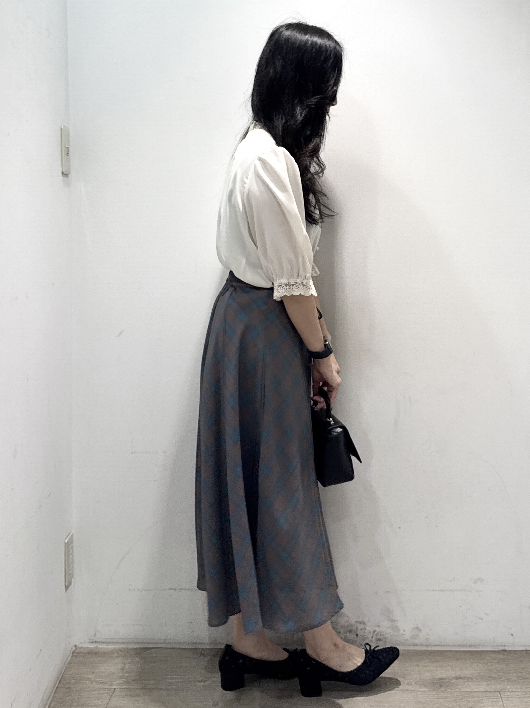 yuicciさんの「OPAQUE.CLIP｜【大人上品・前後2WAY】エンブロレース 5分袖ブラウス【洗濯機可】」を使ったコーディネート