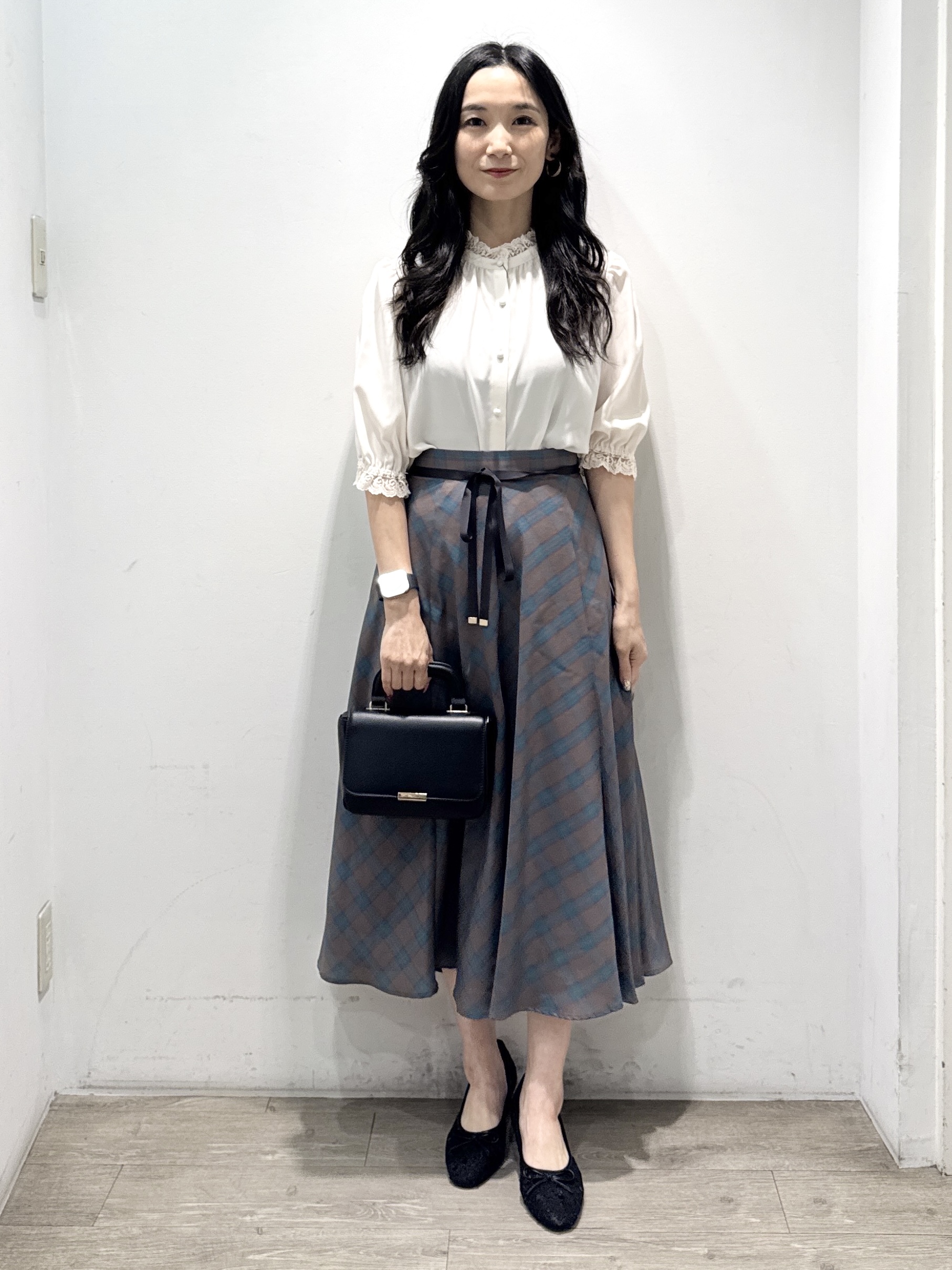 yuicciさんの「OPAQUE.CLIP｜【大人上品・前後2WAY】エンブロレース 5分袖ブラウス【洗濯機可】」を使ったコーディネート