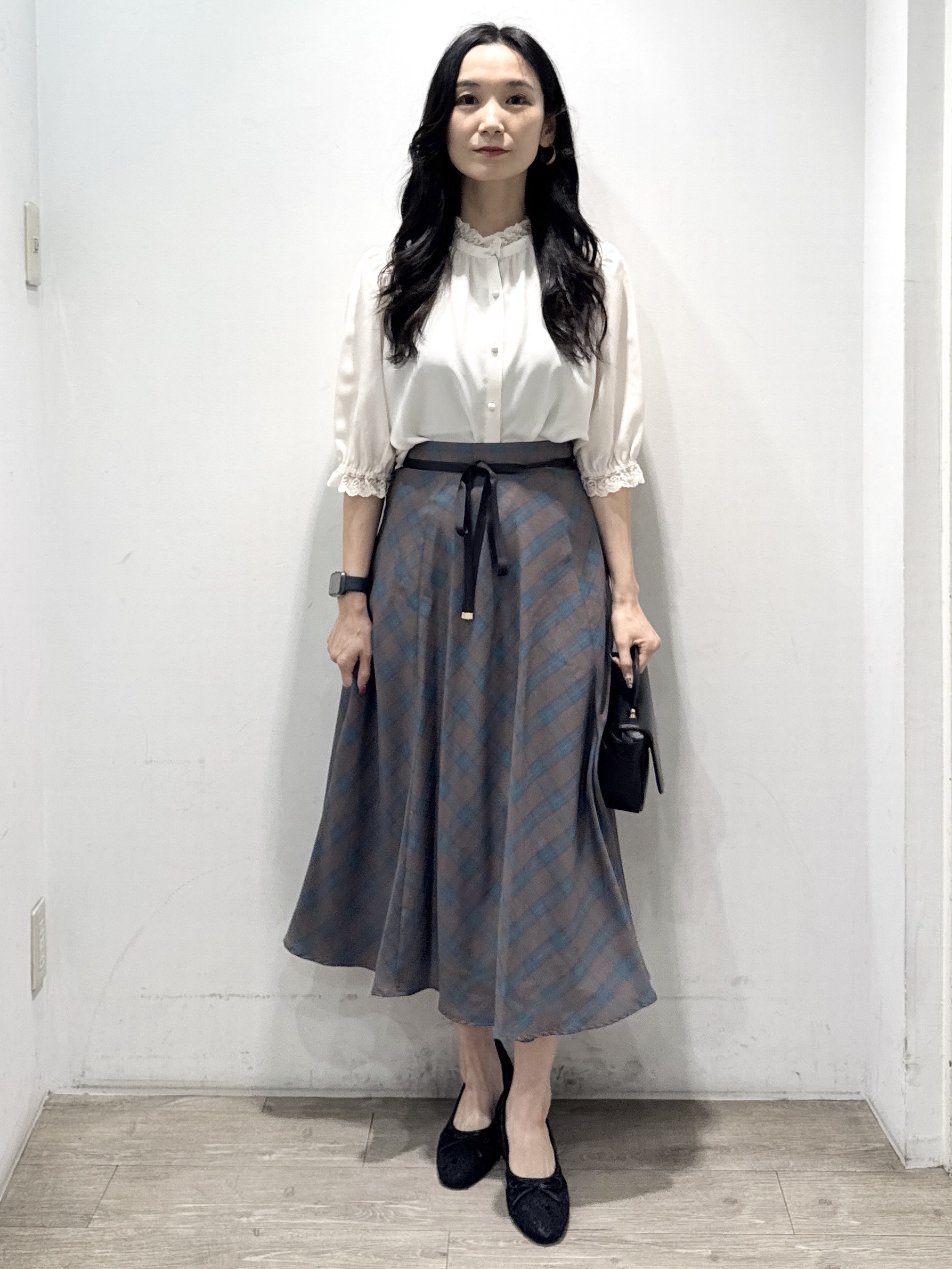 yuicciさんの「OPAQUE.CLIP｜【大人上品・前後2WAY】エンブロレース 5分袖ブラウス【洗濯機可】」を使ったコーディネート