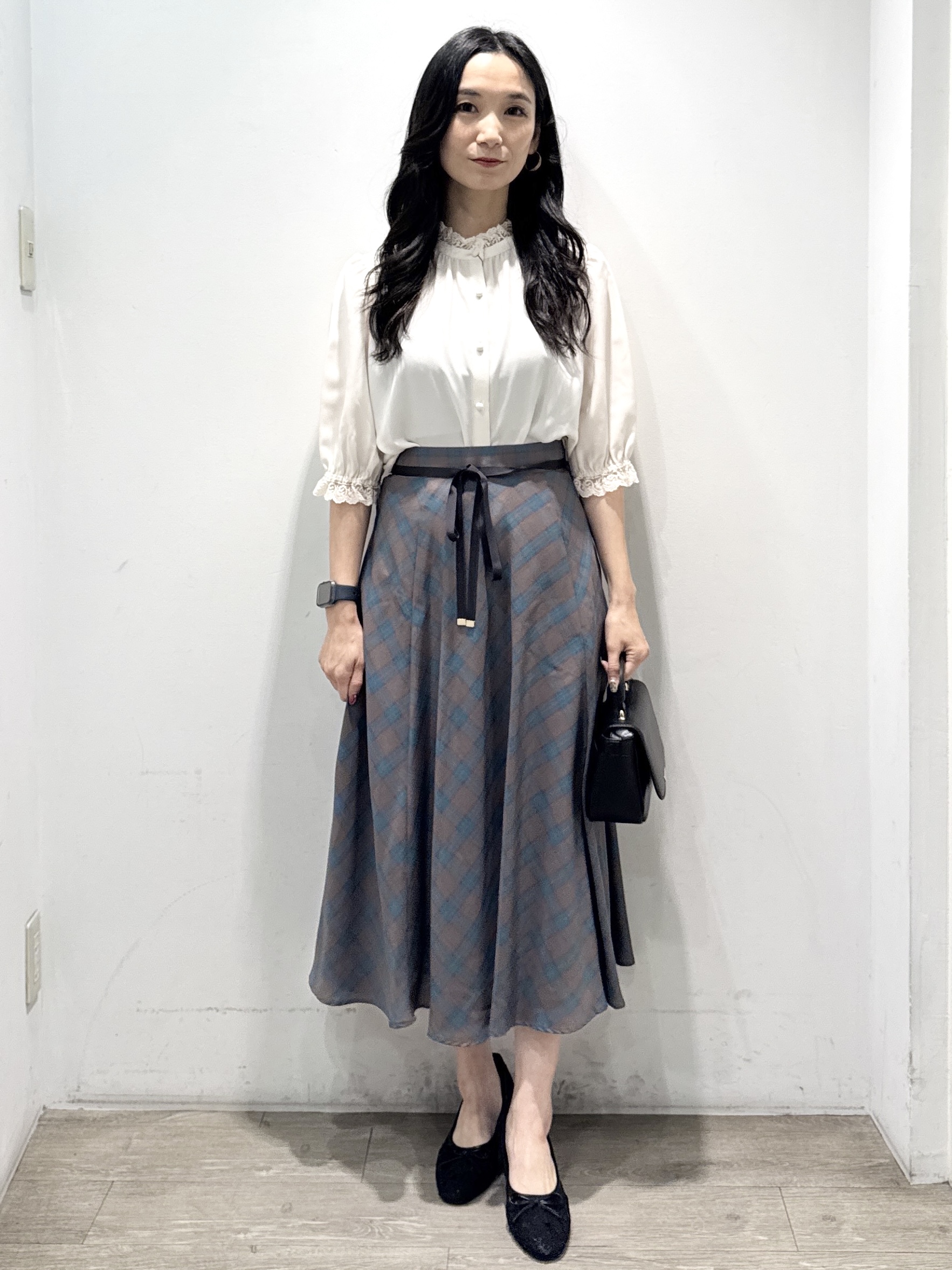 yuicciさんの「OPAQUE.CLIP｜【大人上品・前後2WAY】エンブロレース 5分袖ブラウス【洗濯機可】」を使ったコーディネート