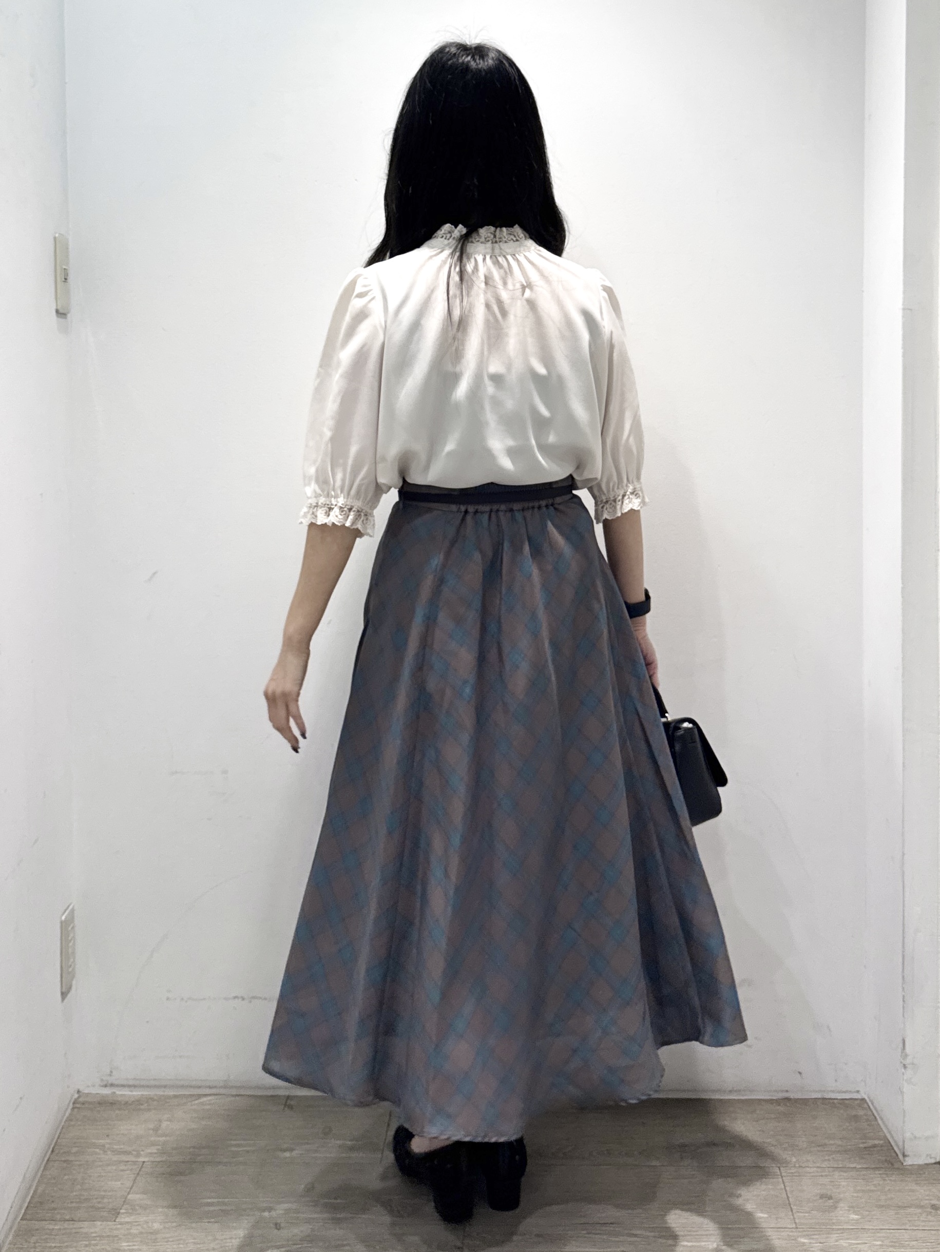 yuicciさんの「OPAQUE.CLIP｜【大人上品・前後2WAY】エンブロレース 5分袖ブラウス【洗濯機可】」を使ったコーディネート