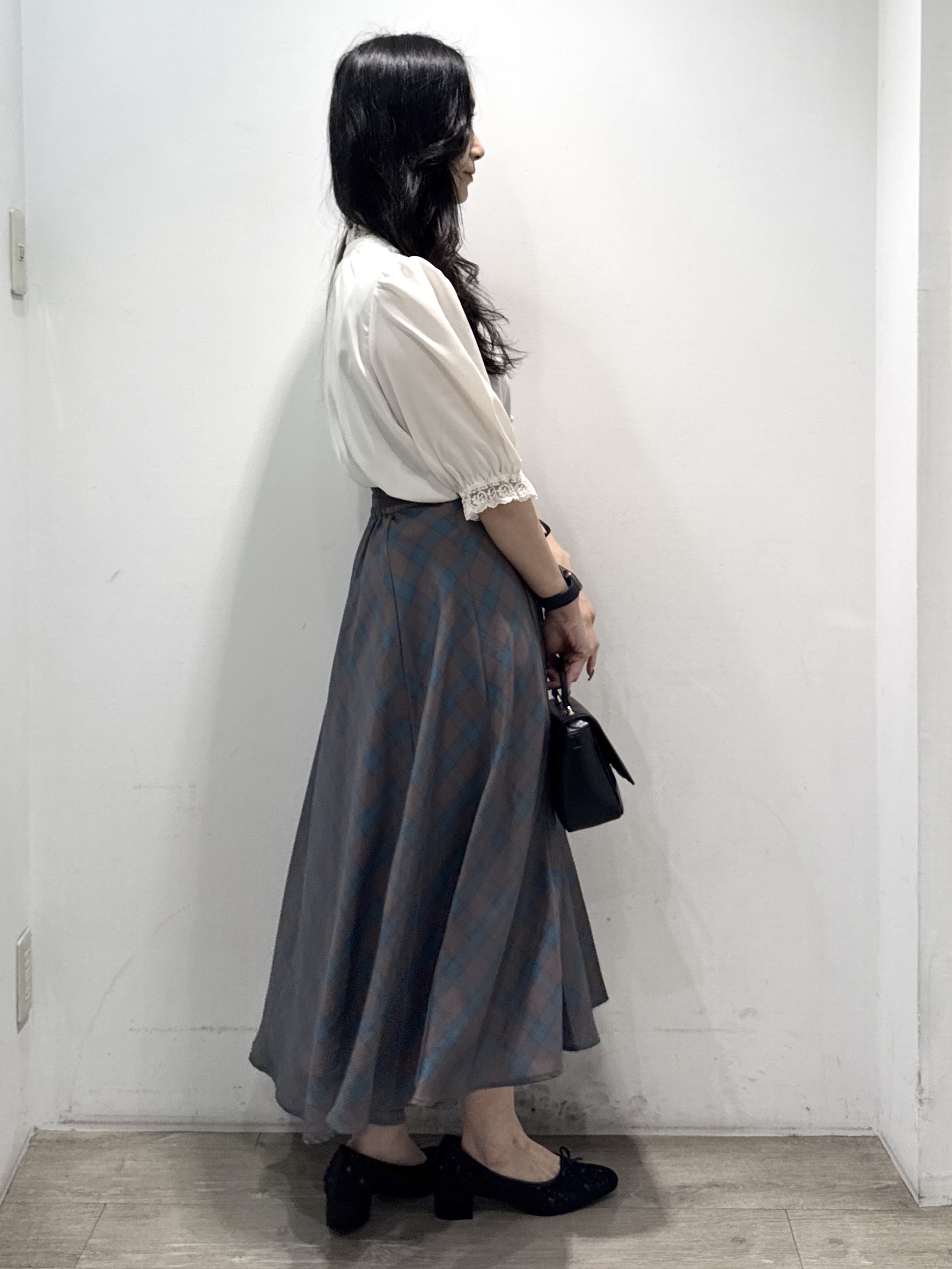 yuicciさんの「OPAQUE.CLIP｜【大人上品・前後2WAY】エンブロレース 5分袖ブラウス【洗濯機可】」を使ったコーディネート