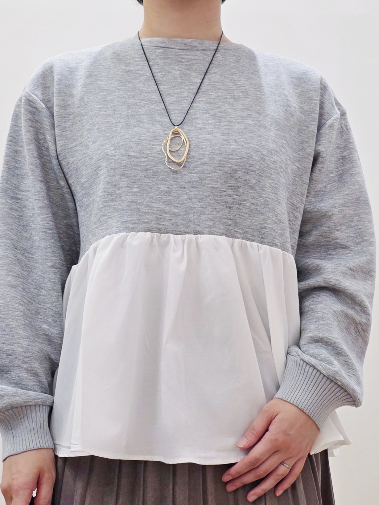 yuyuさんの「OPAQUE.CLIP｜ペプラムドッキングトップス【洗濯機OK】」を使ったコーディネート