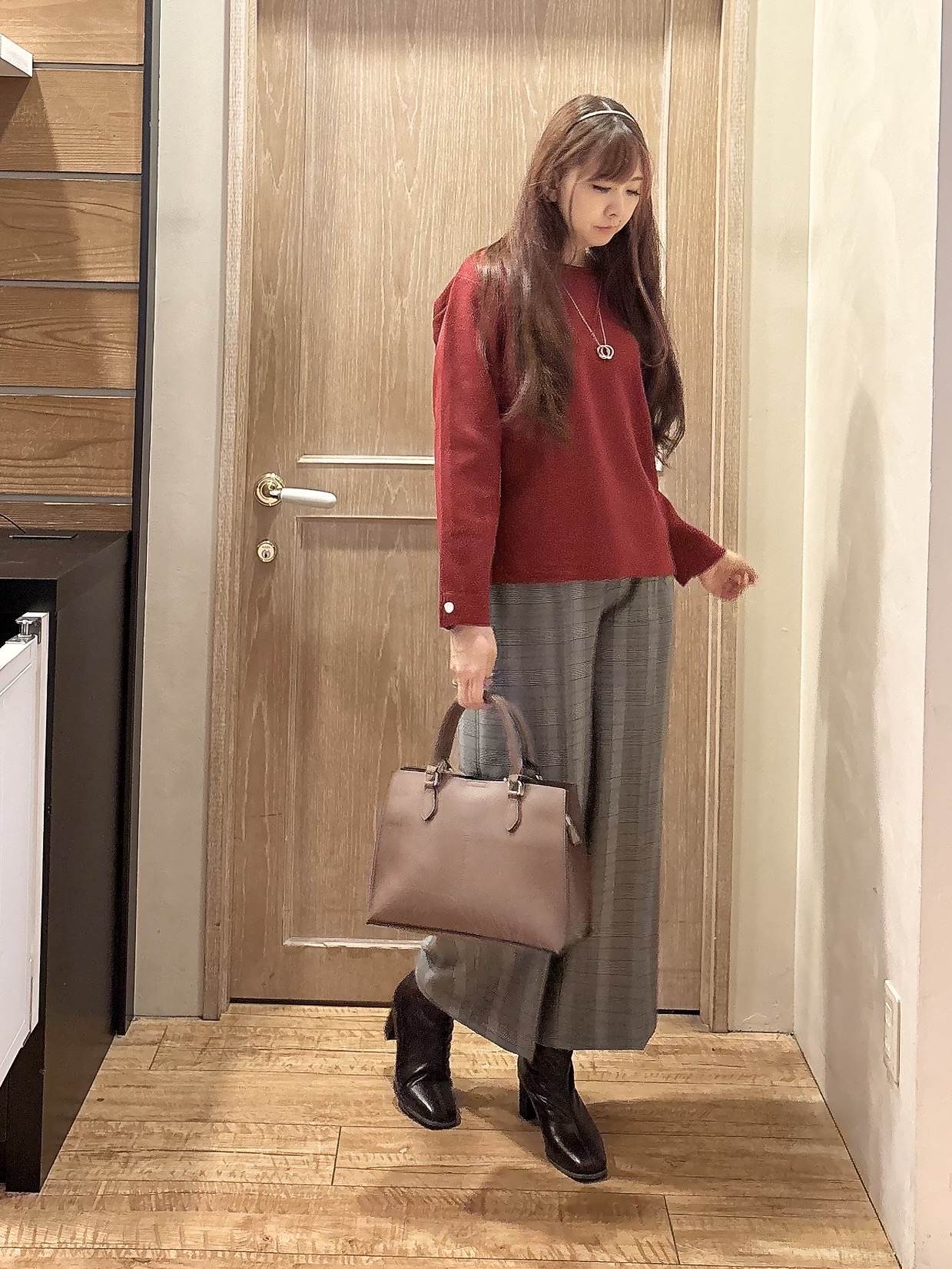 miiさんの「SHOO･LA･RUE｜【洗濯機可/S-LL】抜け感ある着こなしに 金ボタン付き スポンディッシュ クルーネックニット」を使ったコーディネート