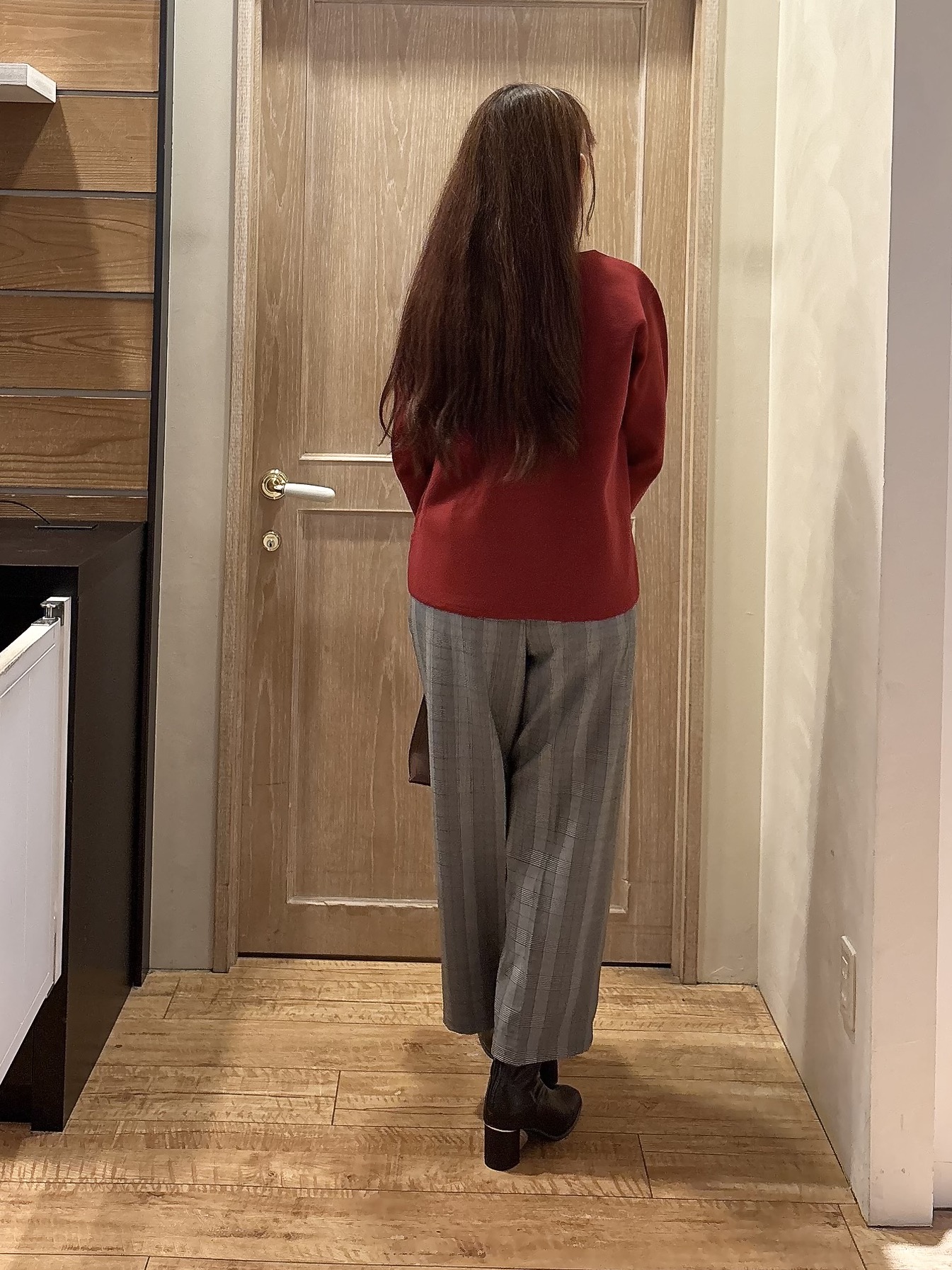 miiさんの「SHOO･LA･RUE｜【洗濯機可/S-LL】抜け感ある着こなしに 金ボタン付き スポンディッシュ クルーネックニット」を使ったコーディネート