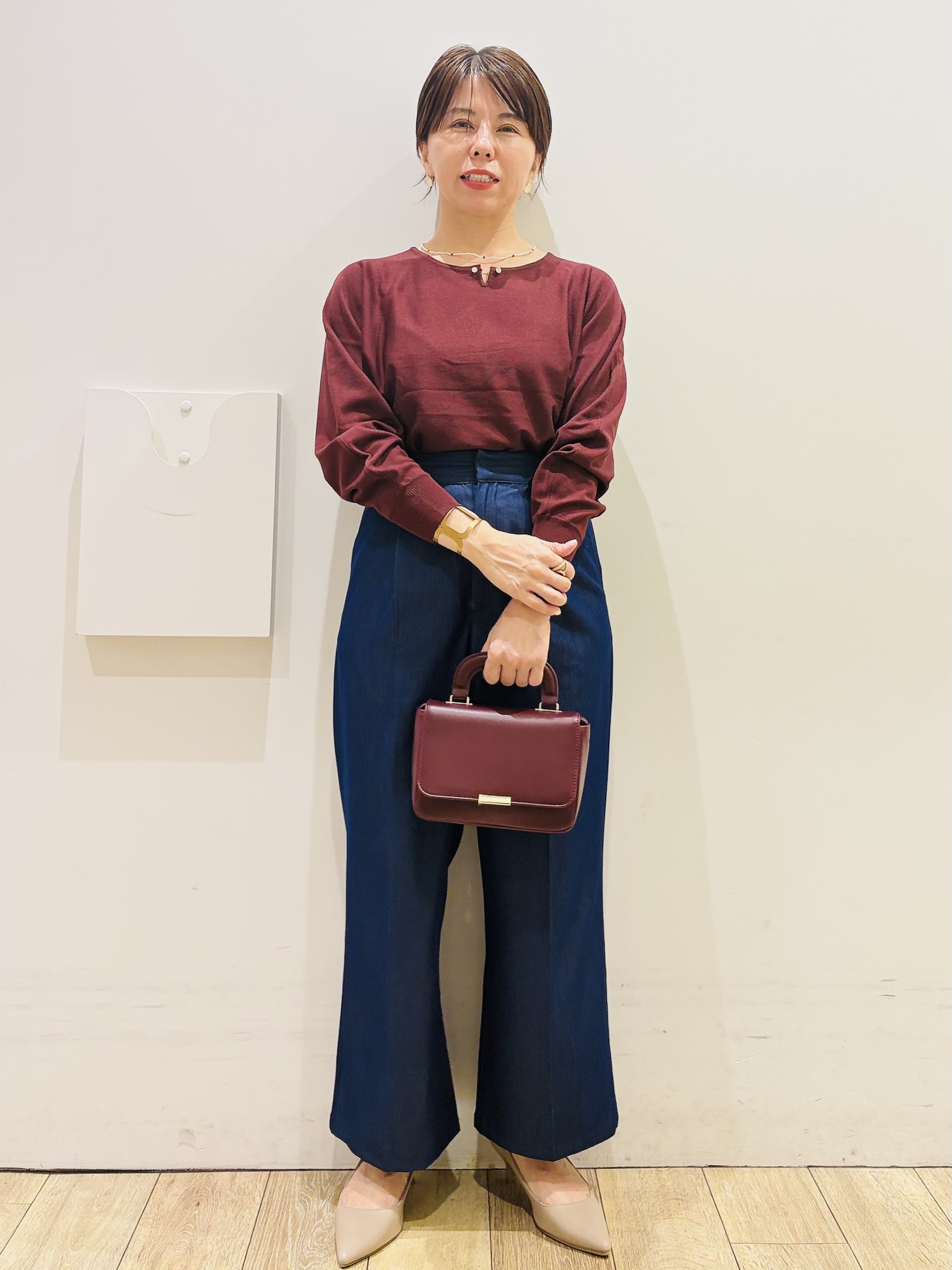 YUKOさんの「index｜【S-3Lサイズ】ビジュー付きドルマンニット《洗濯機OK／抗ピリング》」を使ったコーディネート