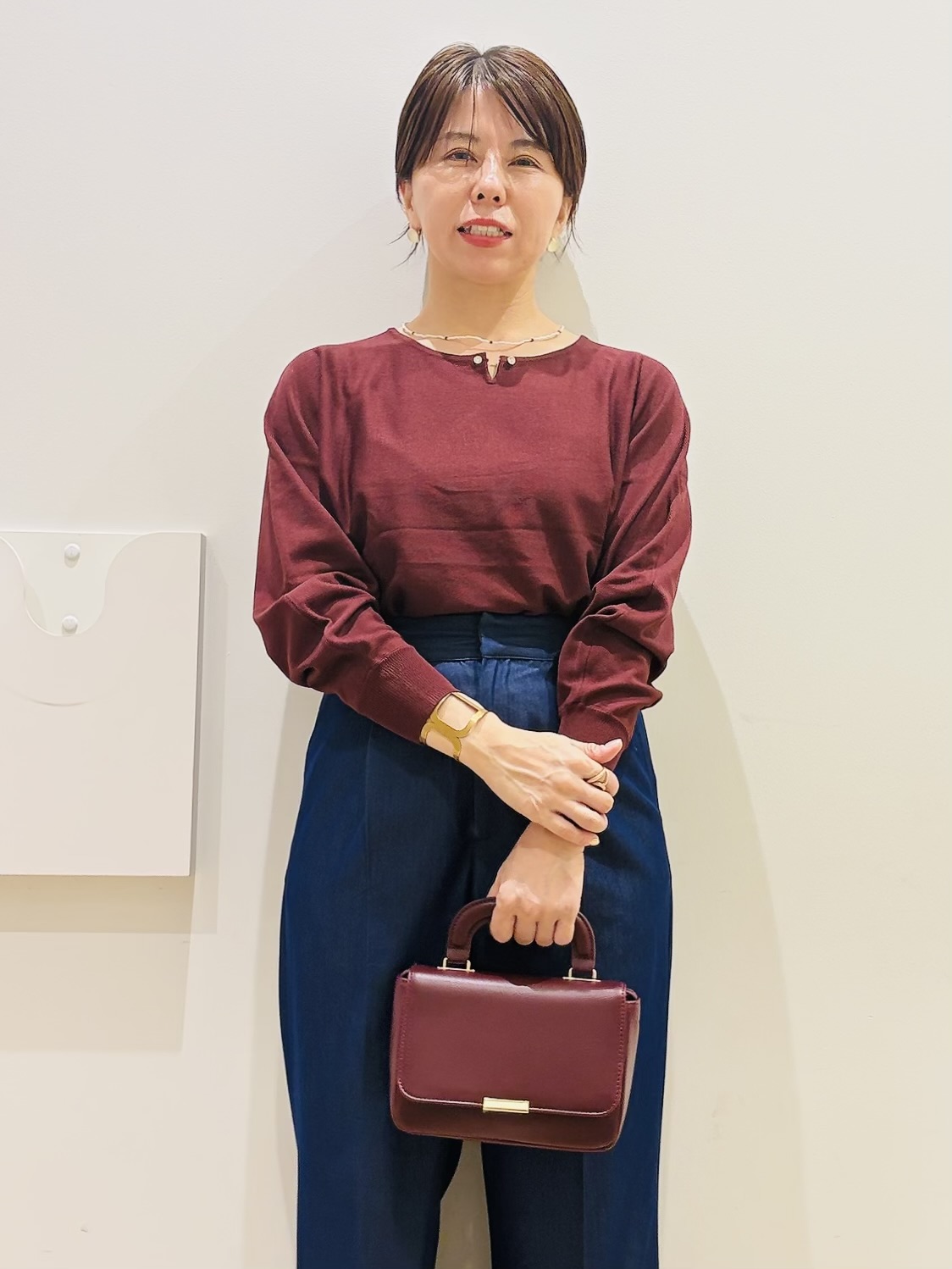 YUKOさんの「index｜【S-3Lサイズ】ビジュー付きドルマンニット《洗濯機OK／抗ピリング》」を使ったコーディネート