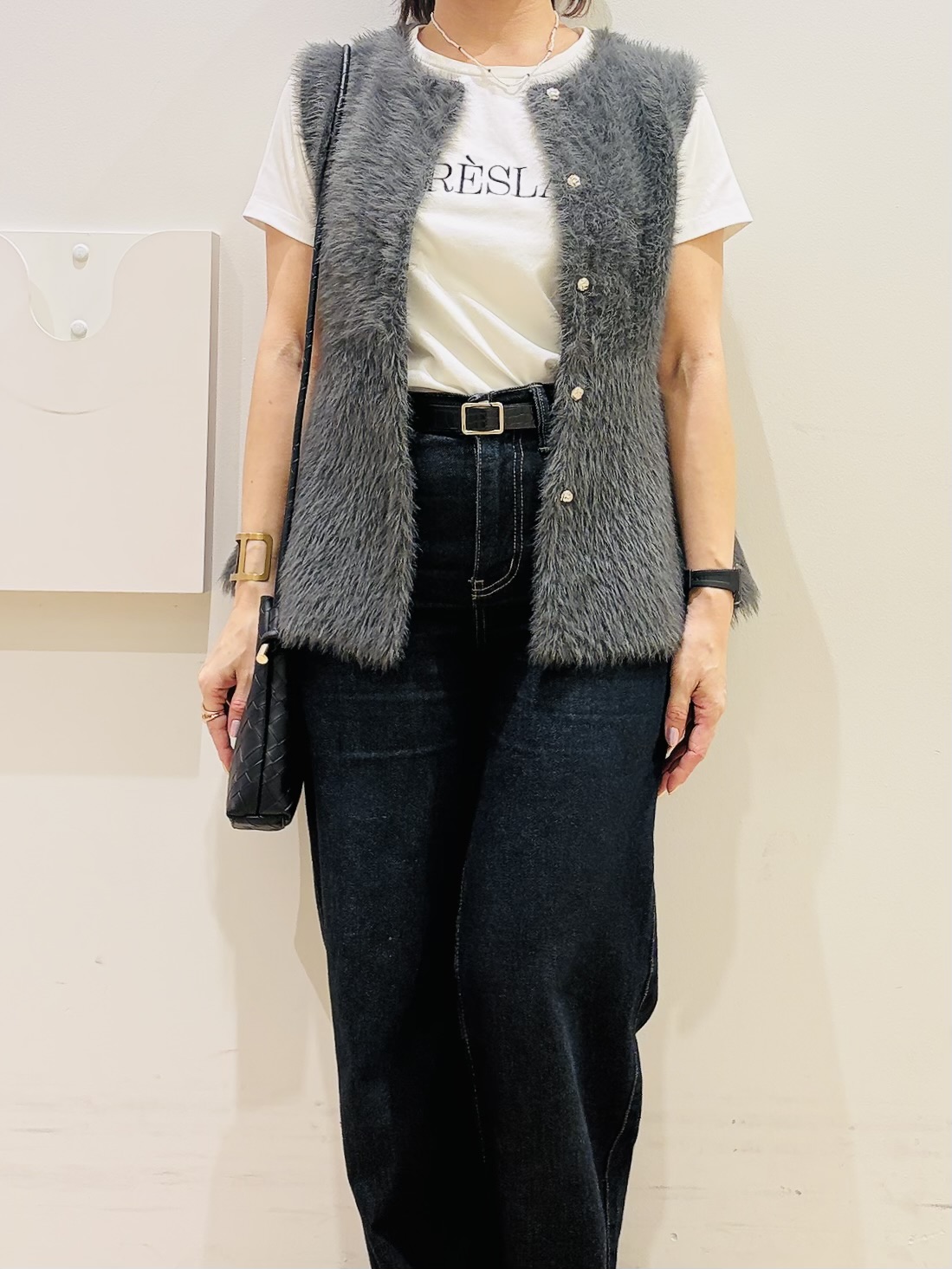 YUKOさんの「index｜フェザーニットペプラムジレ【洗濯機OK】」を使ったコーディネート