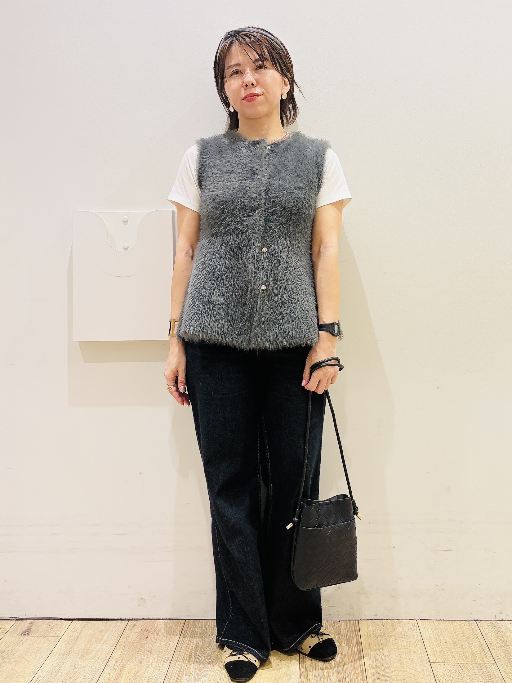 YUKOさんの「index｜フェザーニットペプラムジレ【洗濯機OK】」を使ったコーディネート