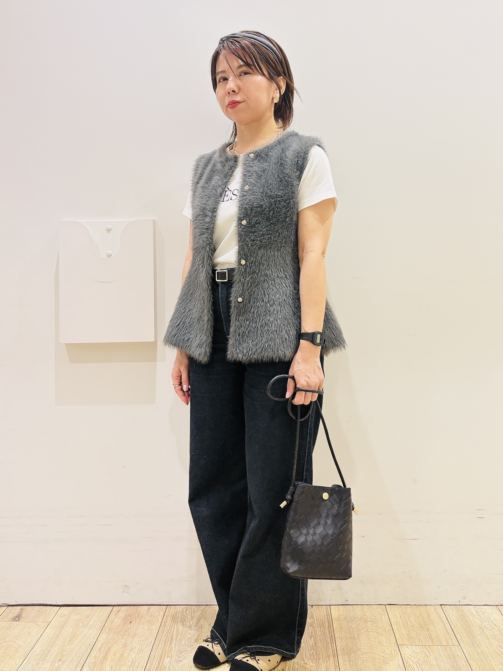 YUKOさんの「index｜フェザーニットペプラムジレ【洗濯機OK】」を使ったコーディネート