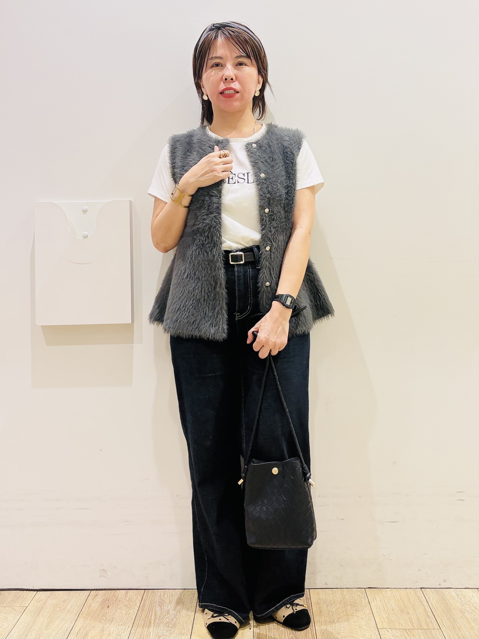 YUKOさんの「index｜フェザーニットペプラムジレ【洗濯機OK】」を使ったコーディネート