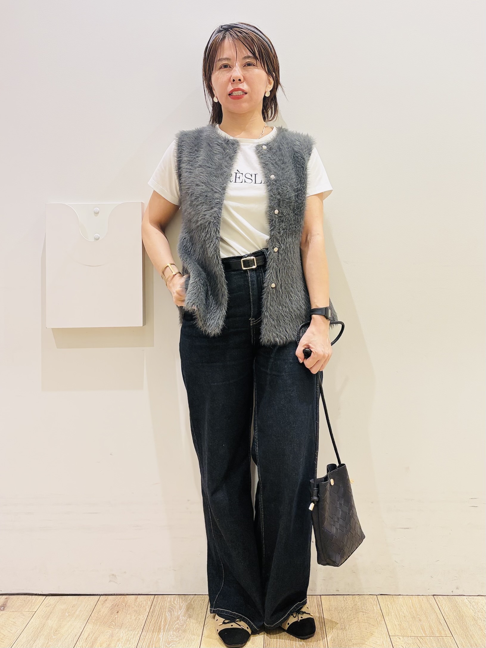 YUKOさんの「index｜フェザーニットペプラムジレ【洗濯機OK】」を使ったコーディネート