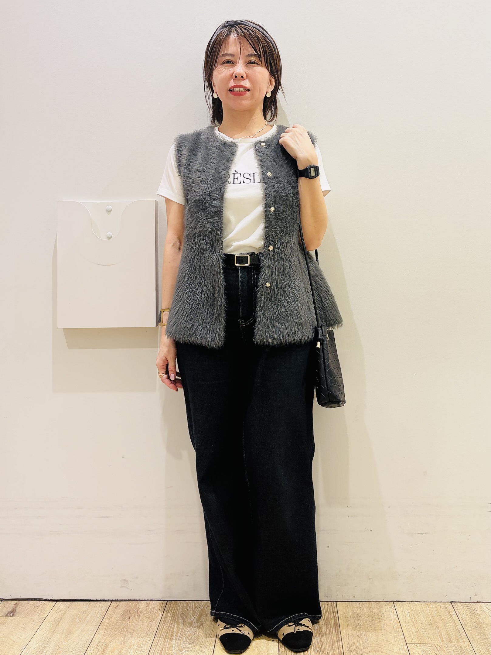 YUKOさんの「index｜フェザーニットペプラムジレ【洗濯機OK】」を使ったコーディネート