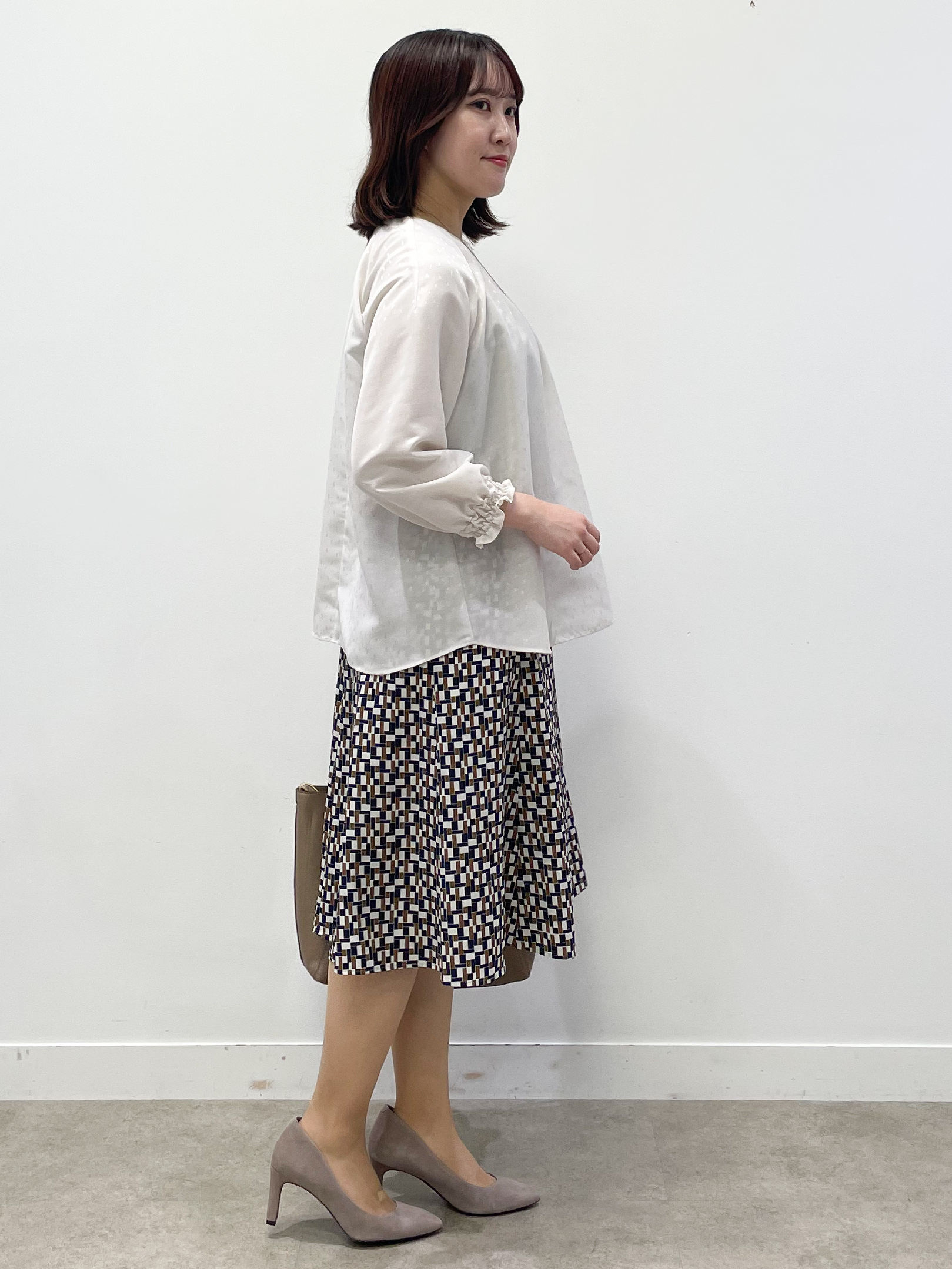 yukariさんの「Reflect｜タックデザイン ラグランスリーブブラウス」を使ったコーディネート
