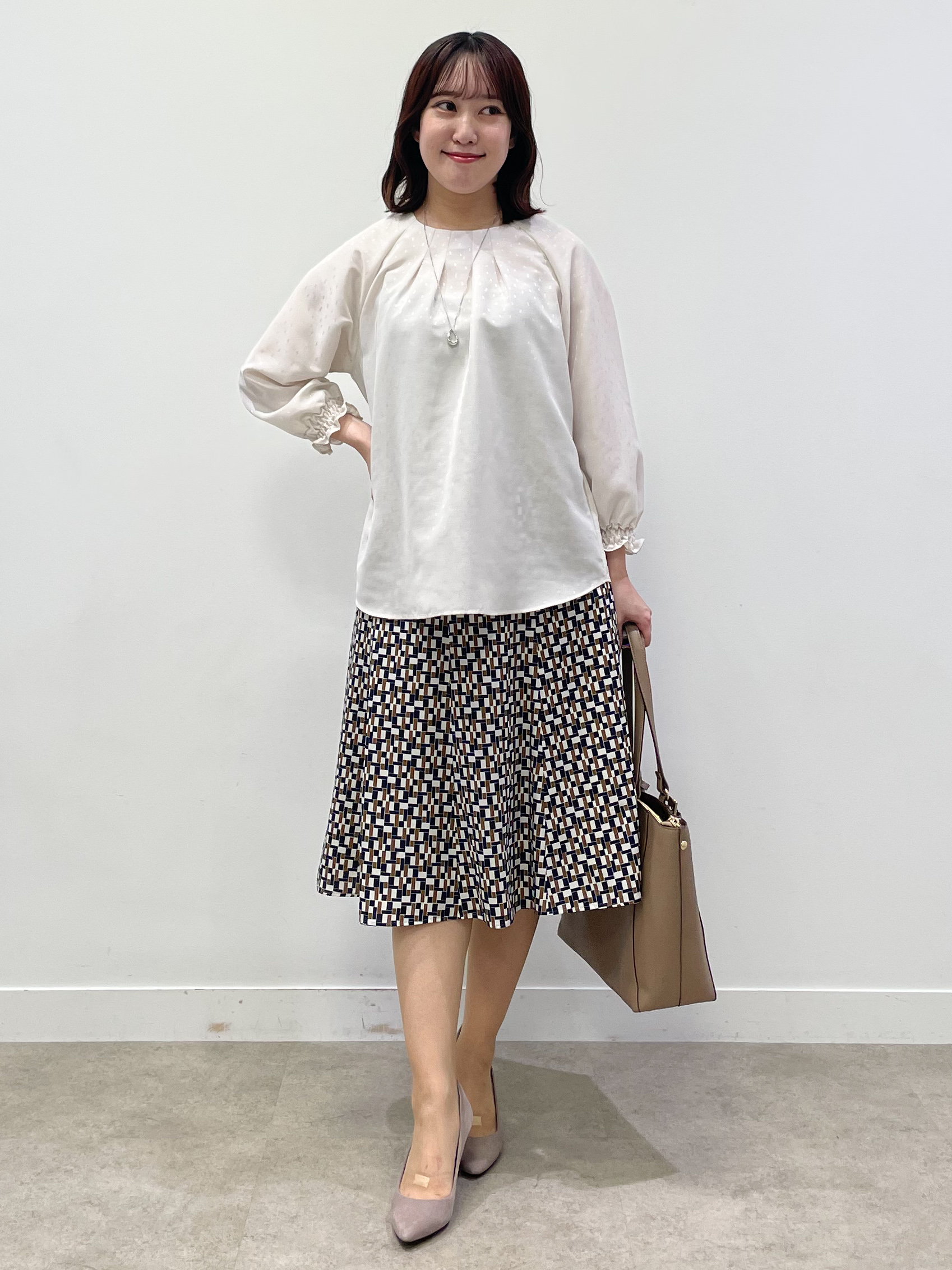 yukariさんの「Reflect｜タックデザイン ラグランスリーブブラウス」を使ったコーディネート