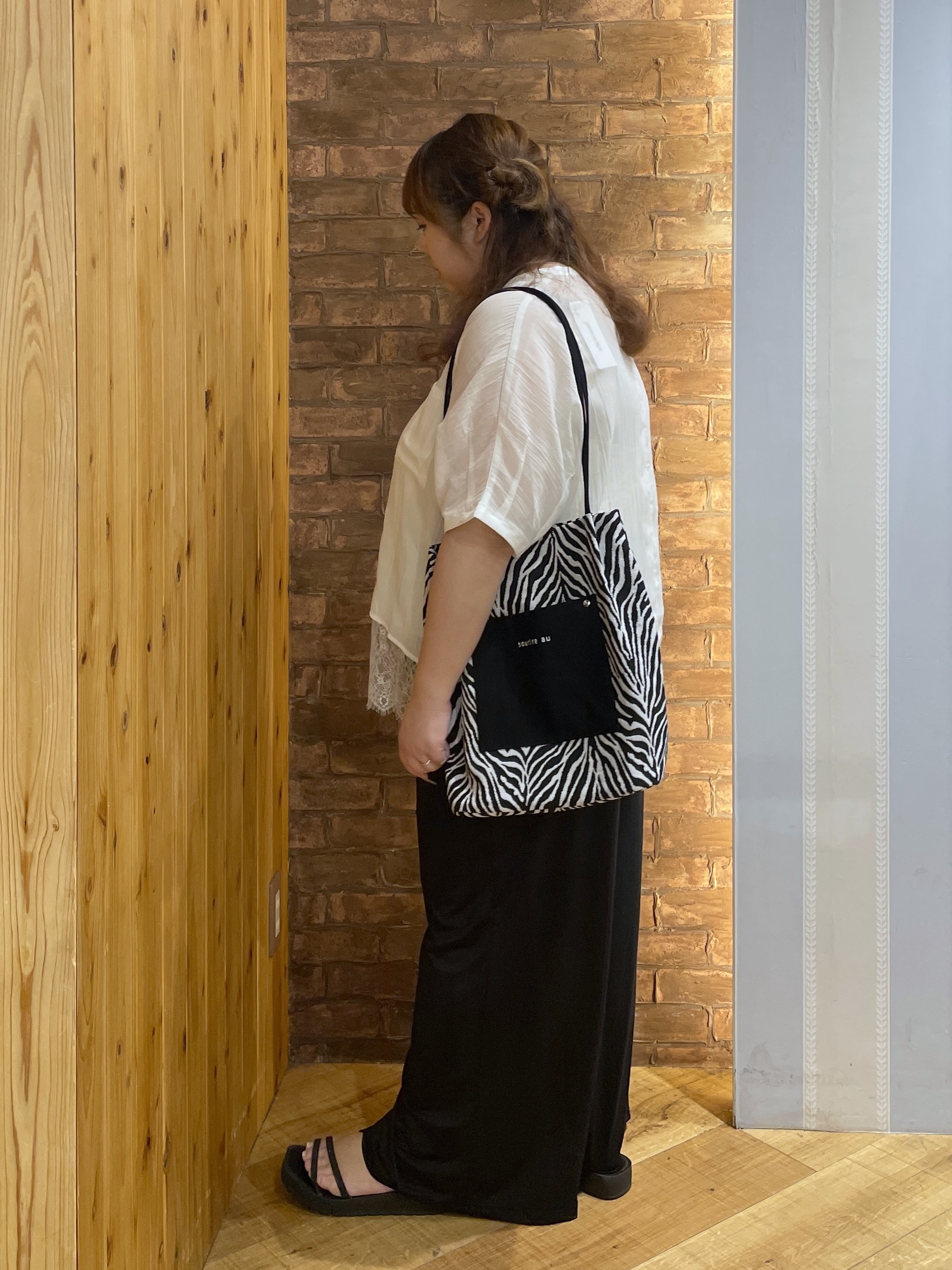 Risaさんの「SHOO･LA･RUE｜【洗濯機可/選べる6色】程よいシアー感が涼し気 ゆったりワッシャードルマンブラウス」を使ったコーディネート