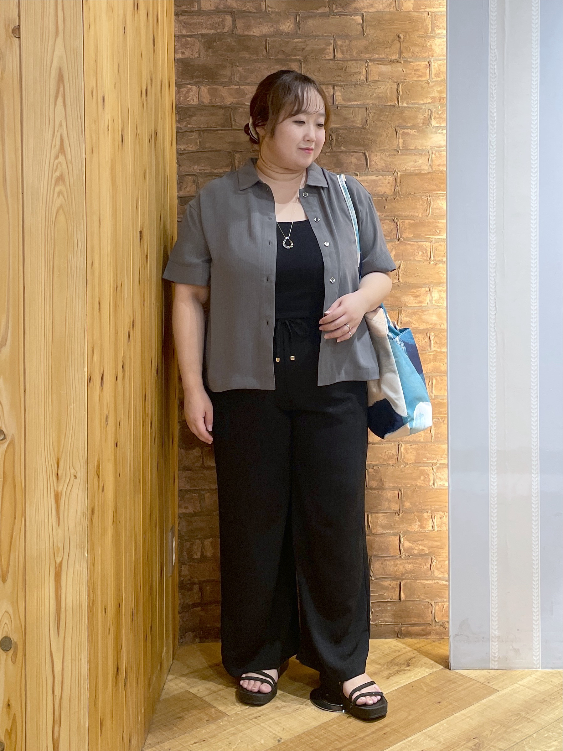 Risaさんの「SHOO･LA･RUE｜【通気性〇/UV/S-LL】洗濯後しわになりにくい とろみストライプシャツ」を使ったコーディネート