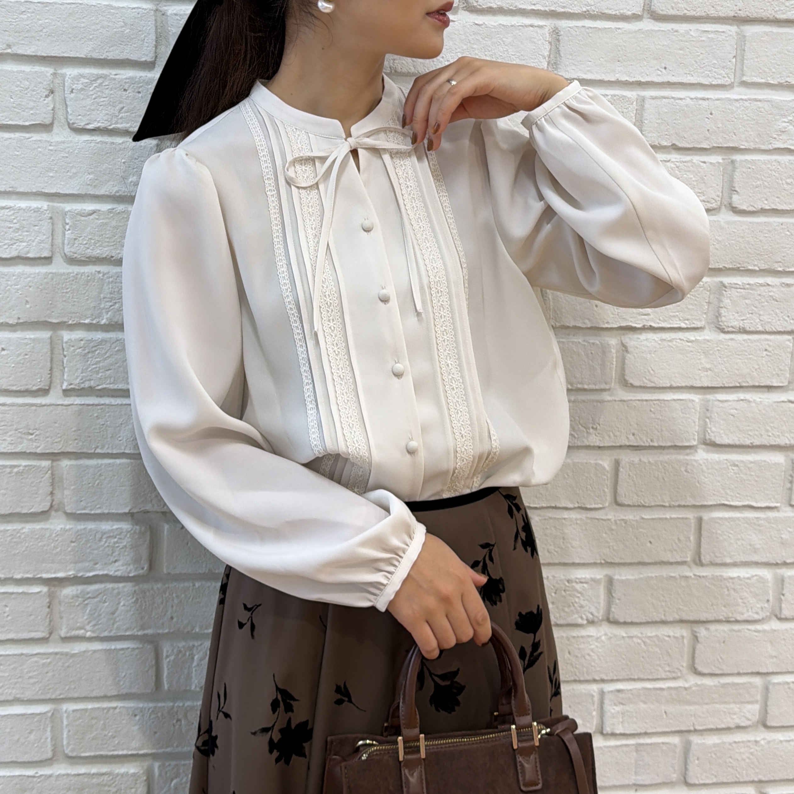 makiさんの「Couture brooch｜【デコルテ美しく】ハートネック テレコトップス」を使ったコーディネート