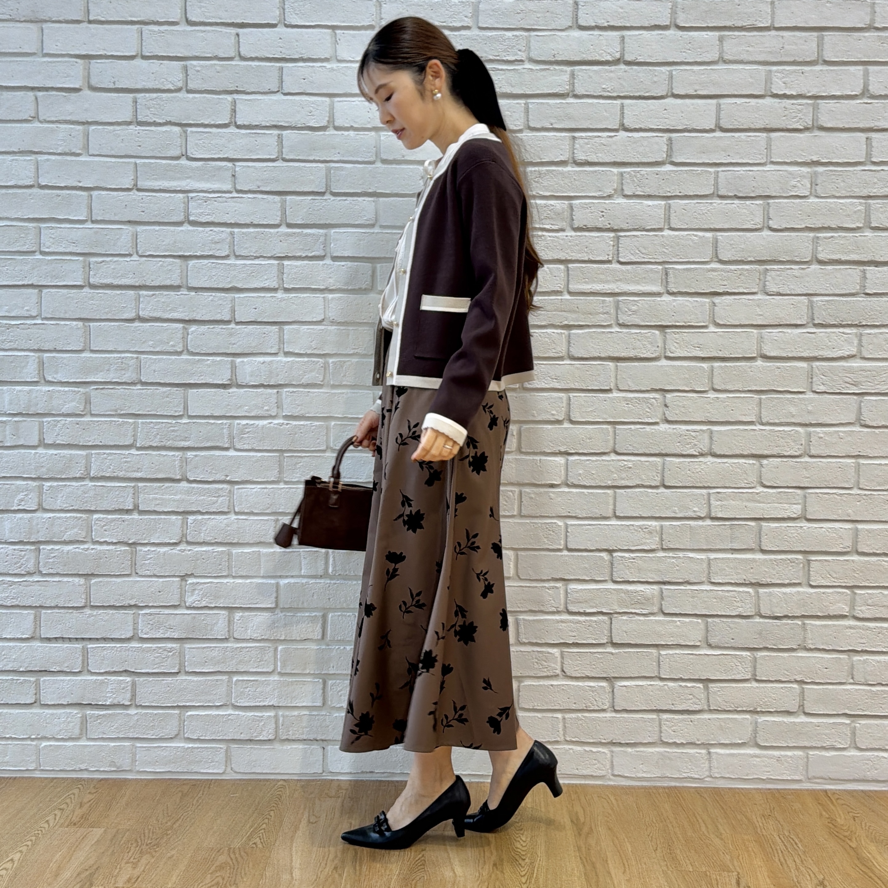 makiさんの「Couture brooch｜【衿元リボンが可憐】ピンタック レース ブラウス」を使ったコーディネート