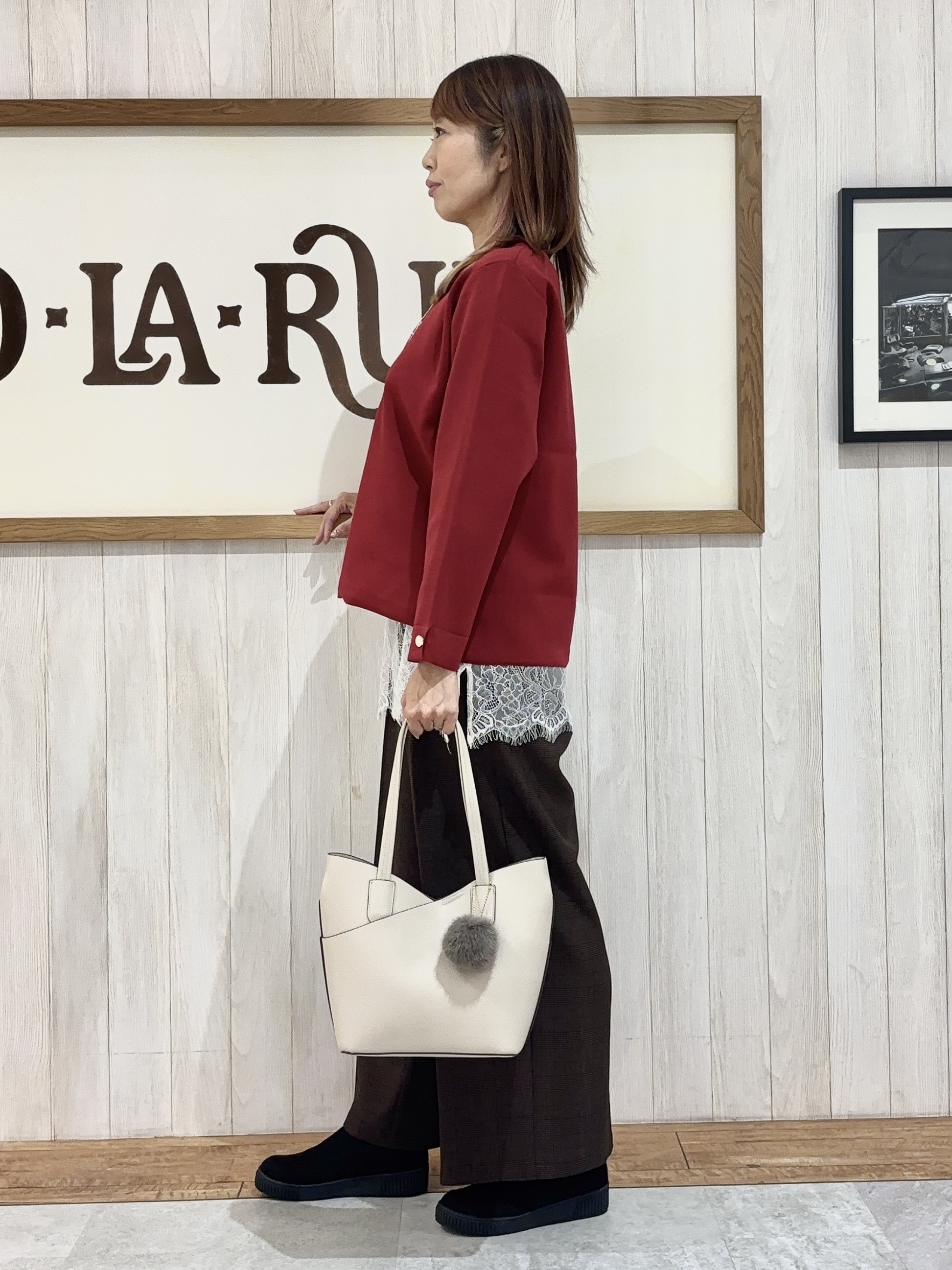 みきぽんさんの「SHOO･LA･RUE｜【洗濯機可/S-LL】抜け感ある着こなしに 金ボタン付き スポンディッシュ クルーネックニット」を使ったコーディネート