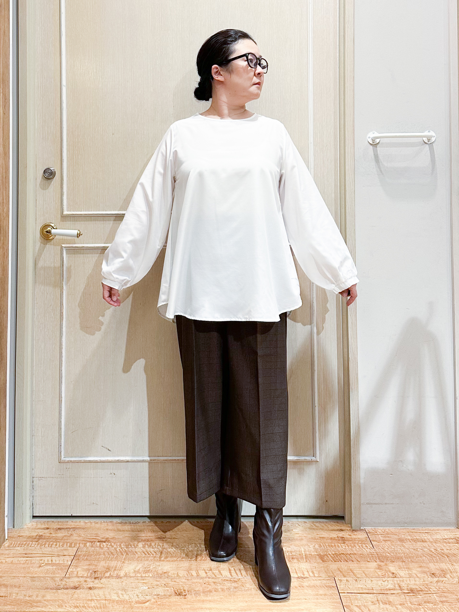umeさんの「SHOO･LA･RUE｜【2点セット/S-LL】着回し自在 スポンディッシュニットベスト＆フレアシャツ」を使ったコーディネート
